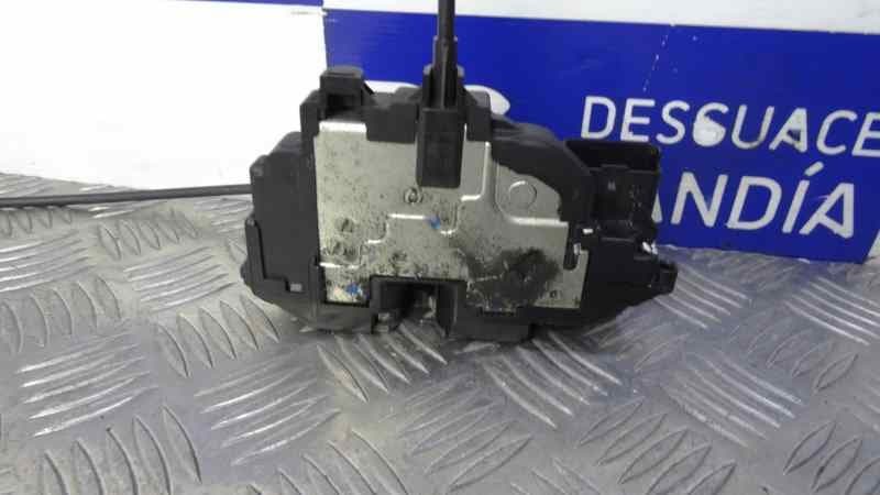 Cerradura puerta trasera izquierda usado 2