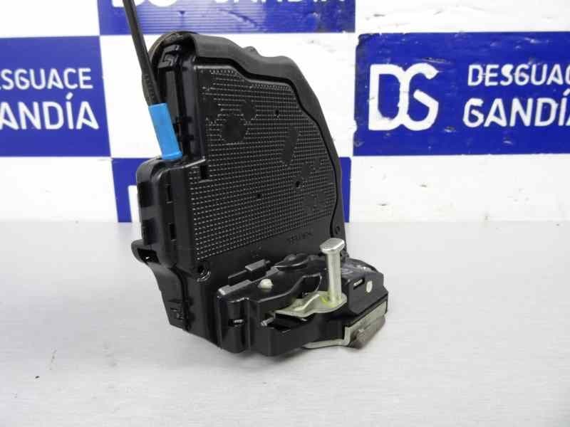 Cerradura puerta trasera izquierda, Toyota Auris (E15) Sol 2007 usado 2