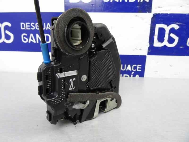 Cerradura puerta trasera derecha, Toyota Auris (E15) Sol 2007 usado 2