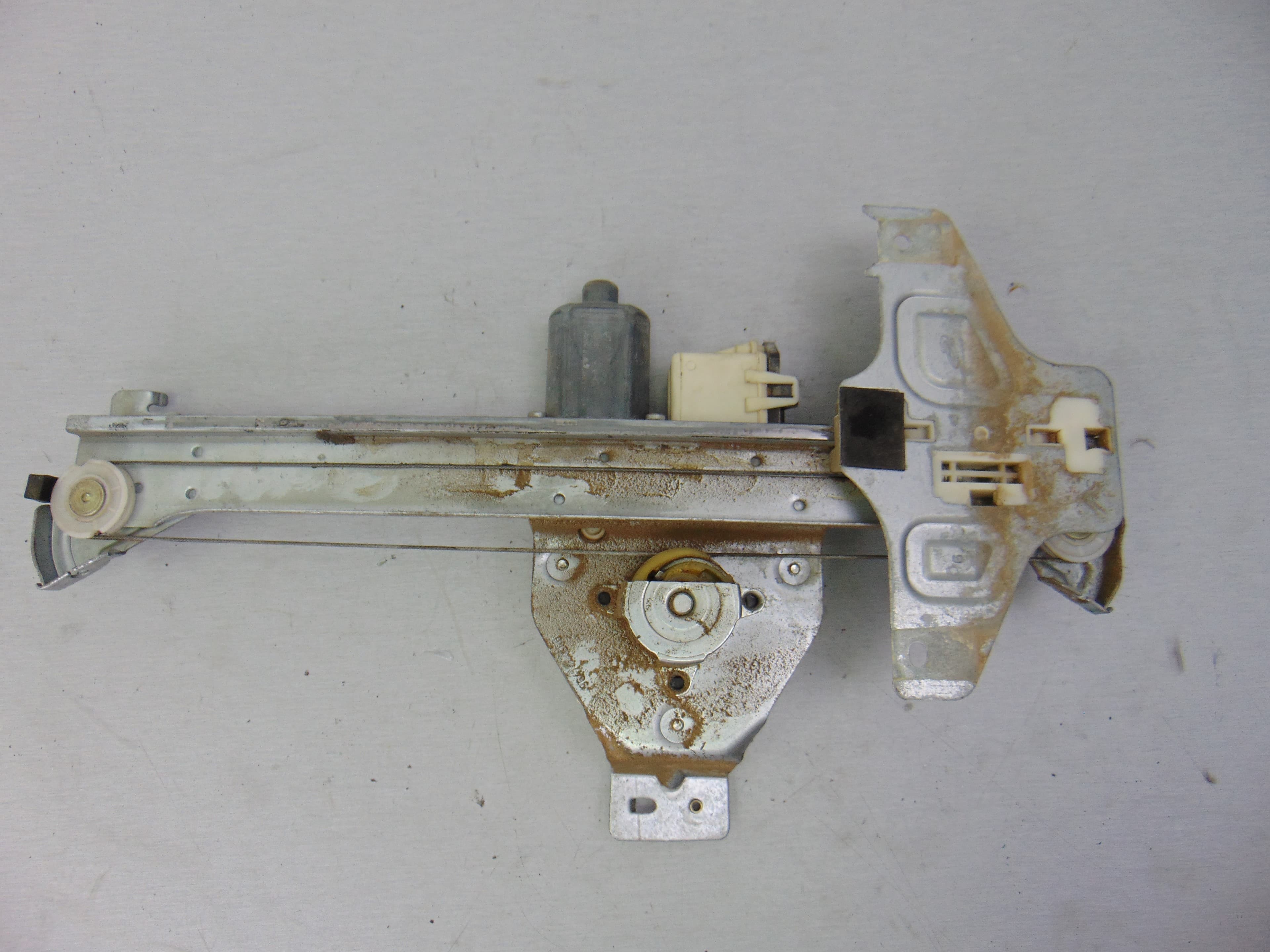 Elevalunas trasero izquierdo, Citroen C4 Berlina Sx 2005 usado 2