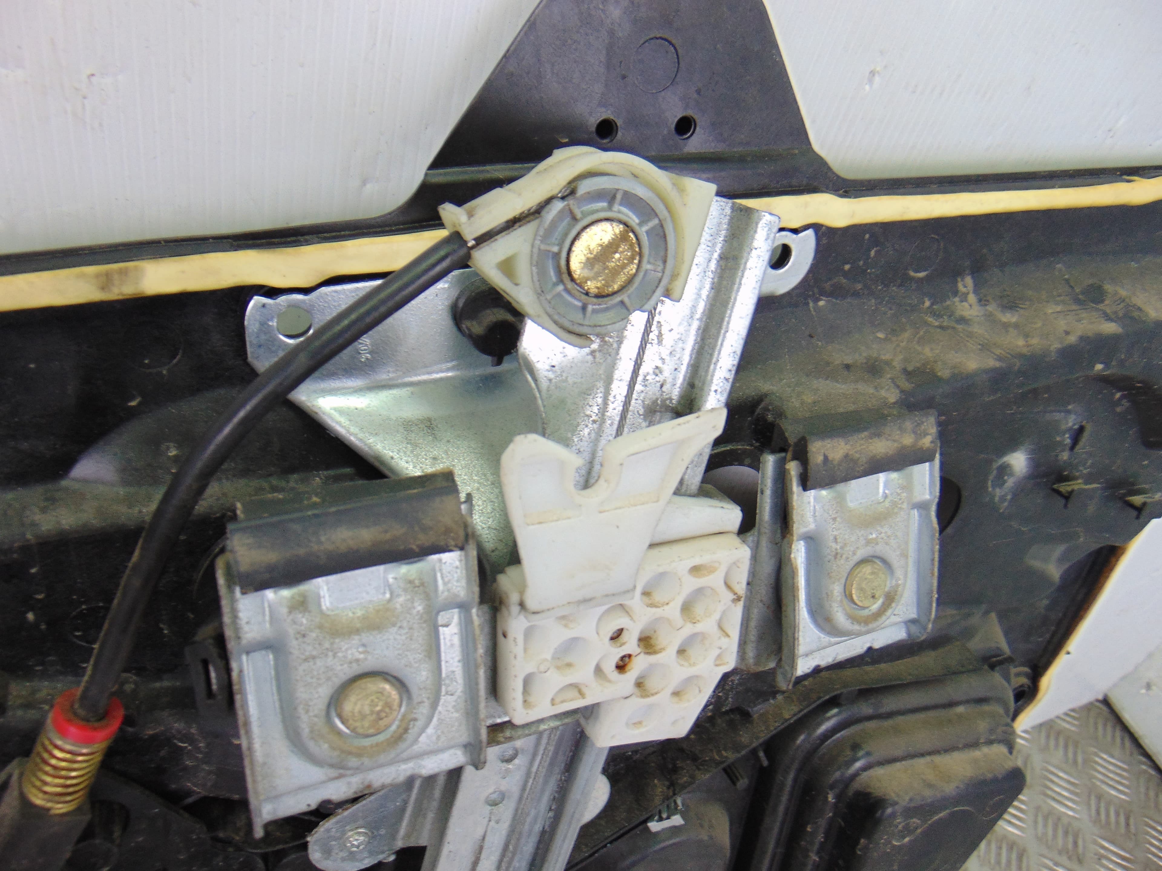 Elevalunas delantero izquierdo, Ford Fiesta (Cbk) Ambiente 2005 usado 2