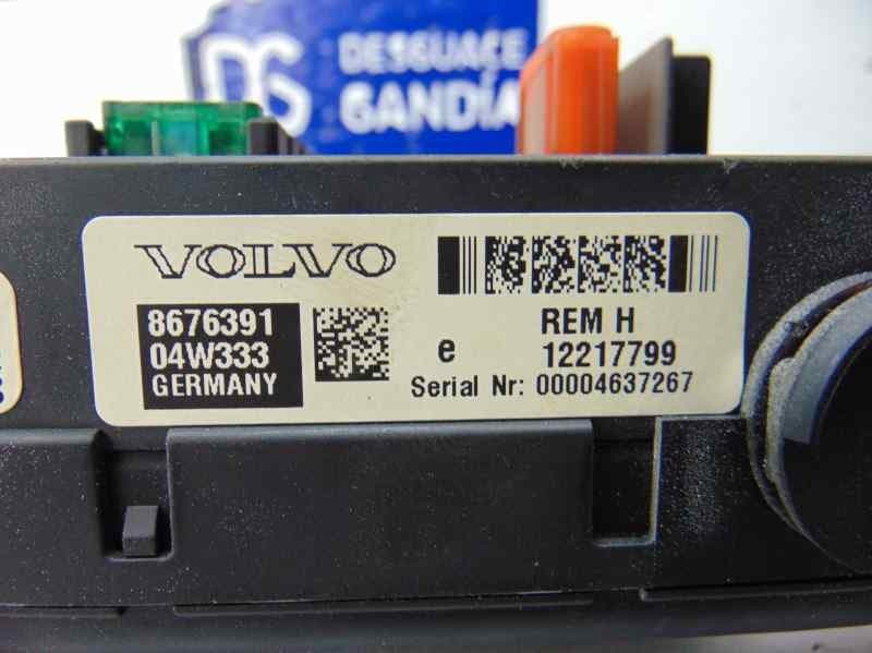 Caja reles / fusibles, Volvo S80 Berlina D5 2004, 8676391 usado 2