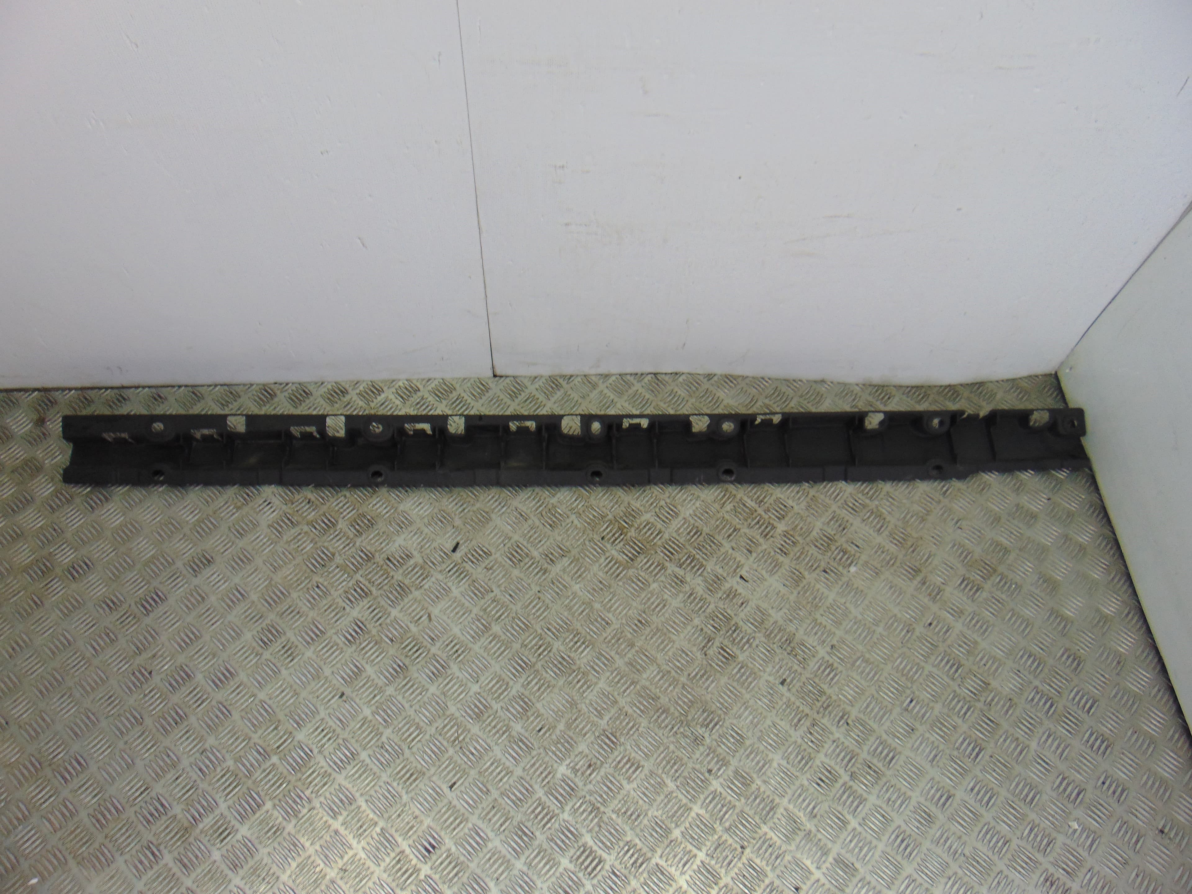 Faldon lateral, 7207196 usado 2