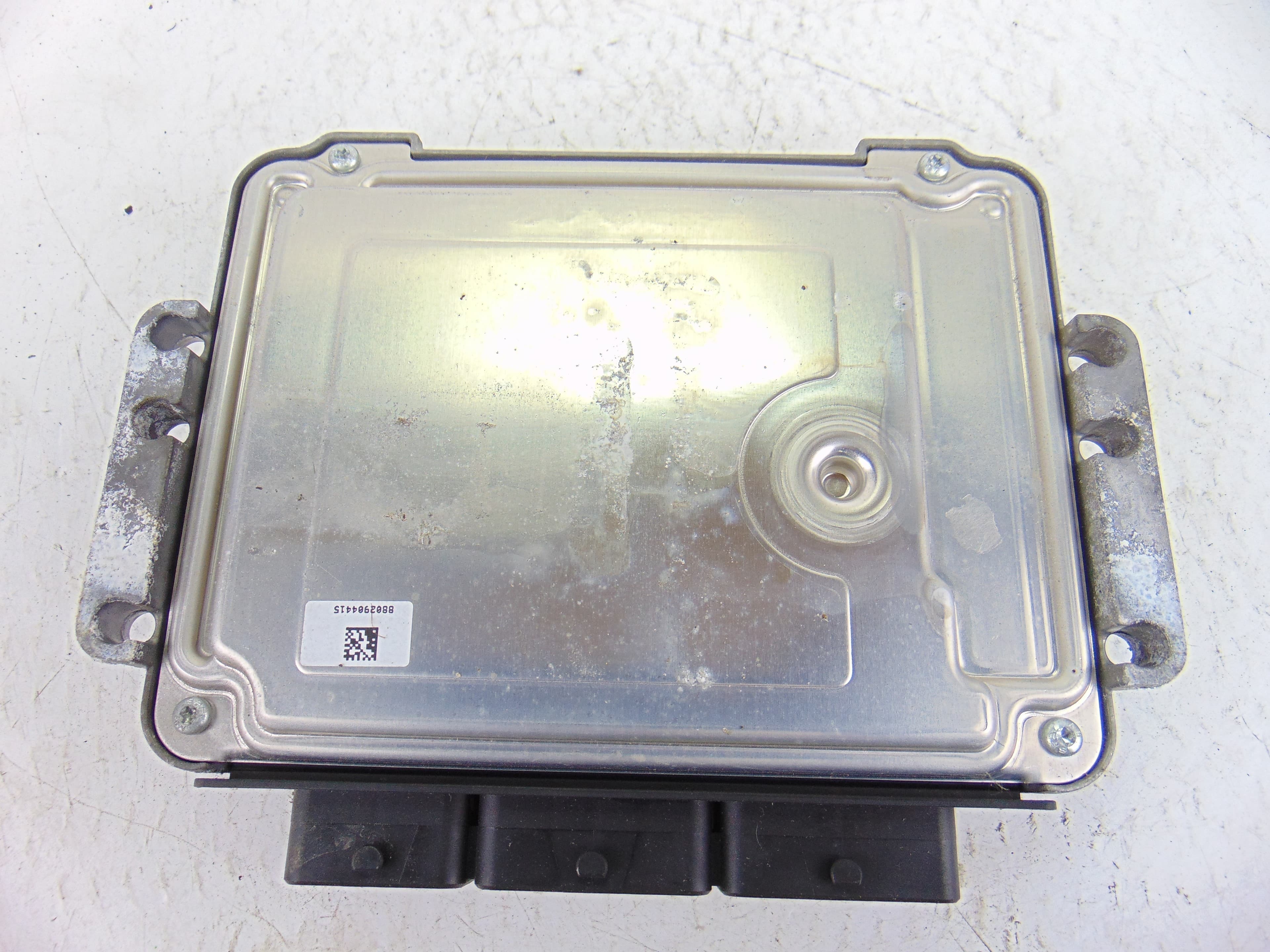Centralita motor uce, 237100055R usado 2