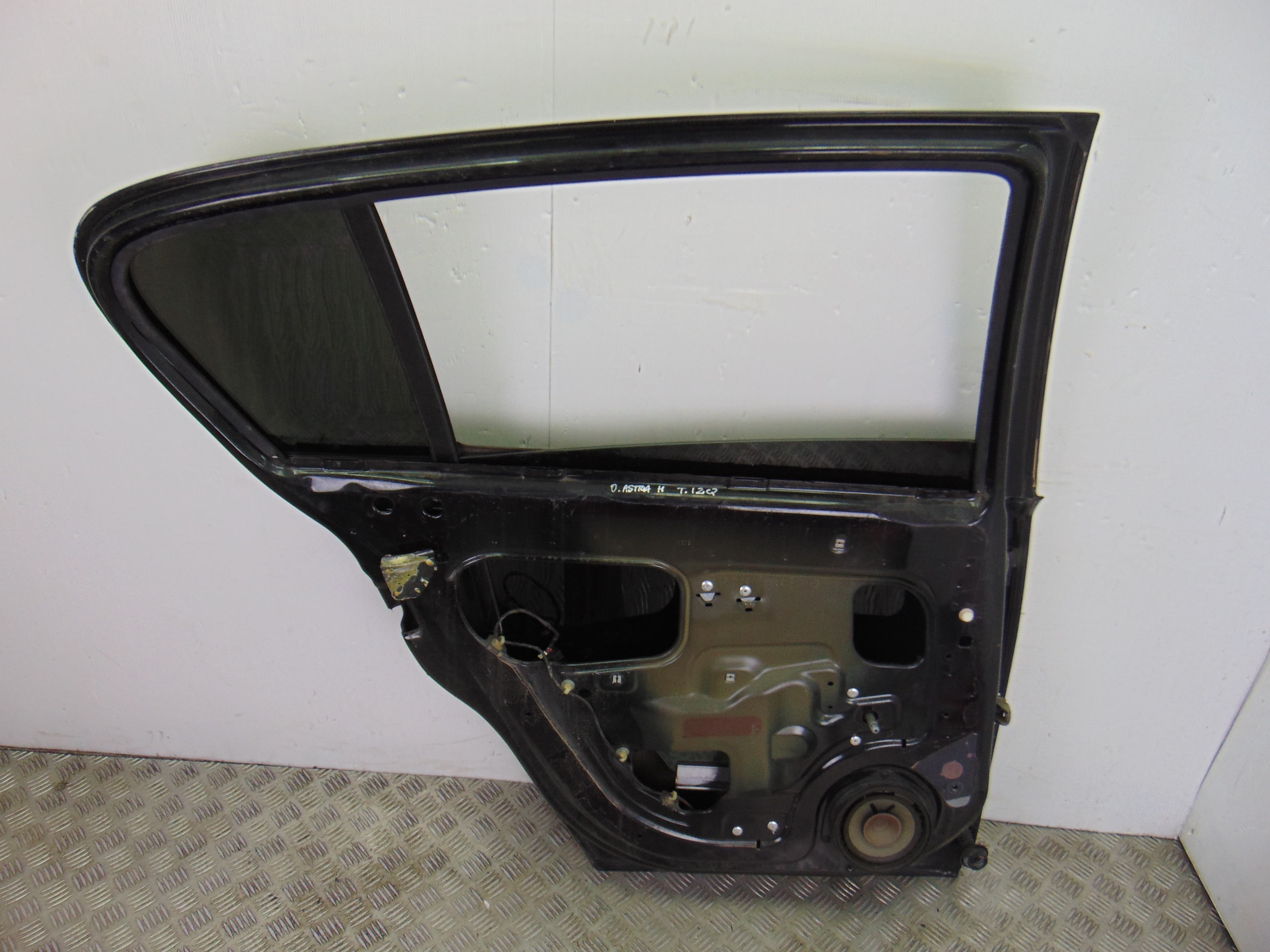 Puerta trasera izquierda, Opel Astra H Berlina Sport 2005 usado 2