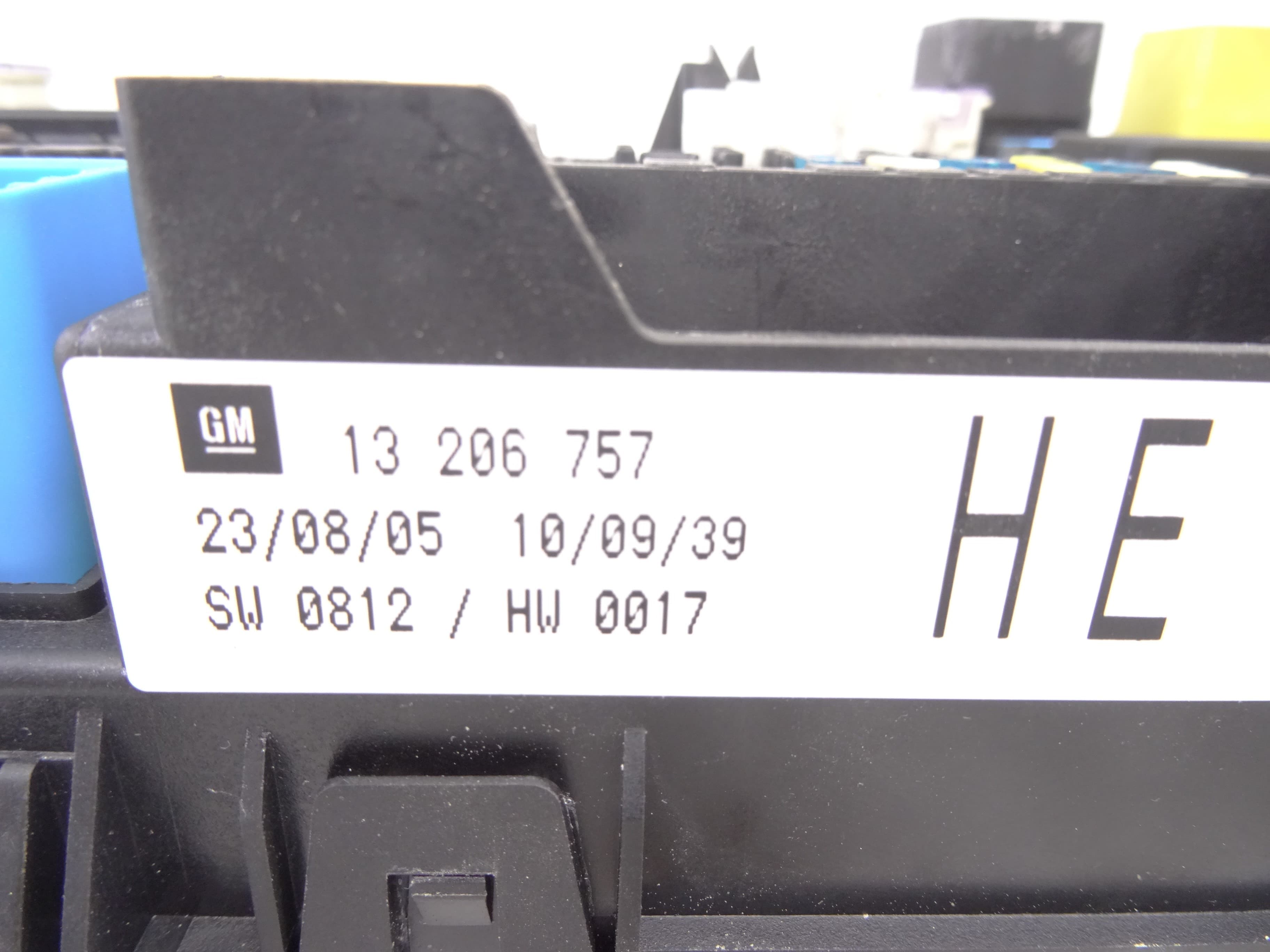 Caja reles / fusibles, Opel Zafira B Cosmo 2005, 13206757 usado 2