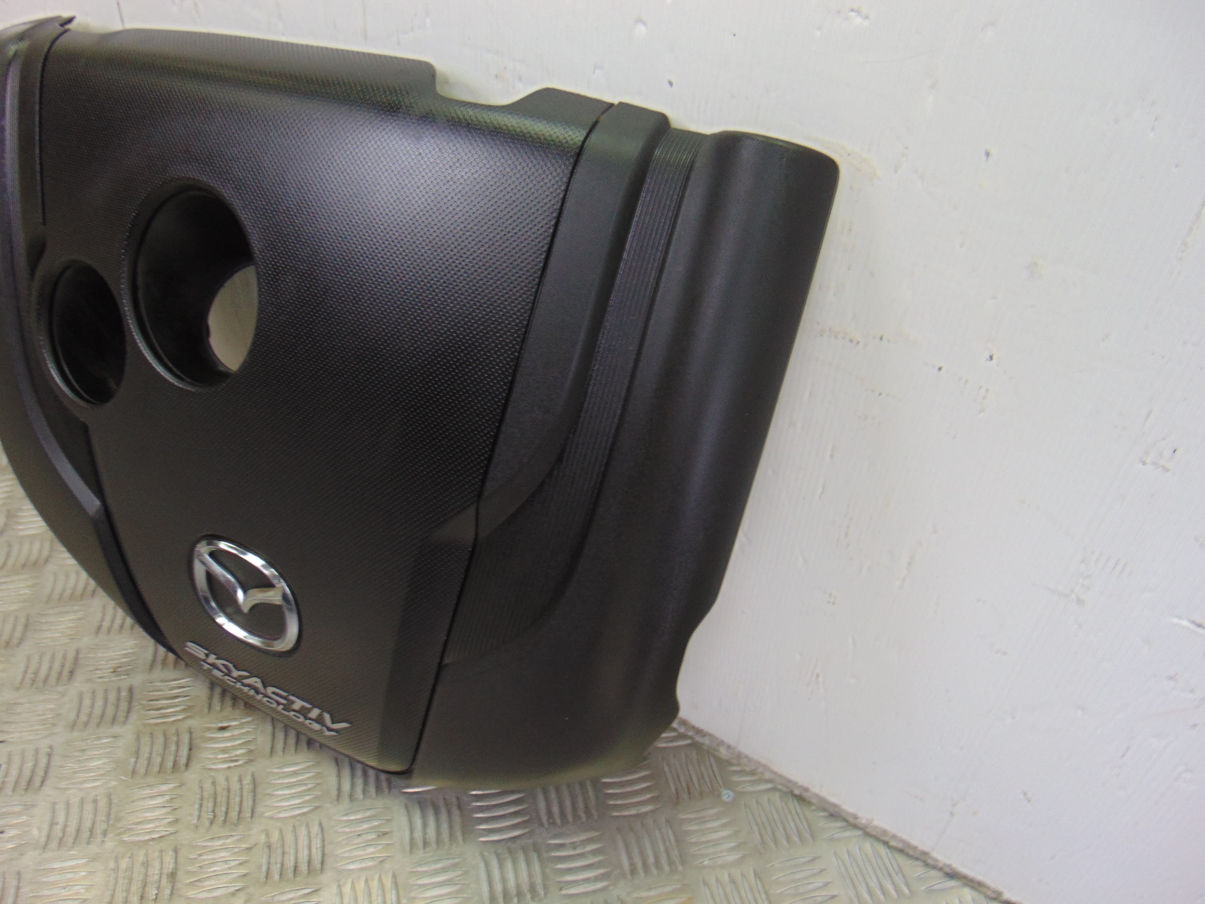 Tapa motor, Mazda 3 Berlina / Sedán (Bm/bn) Luxury 2014 usado 2