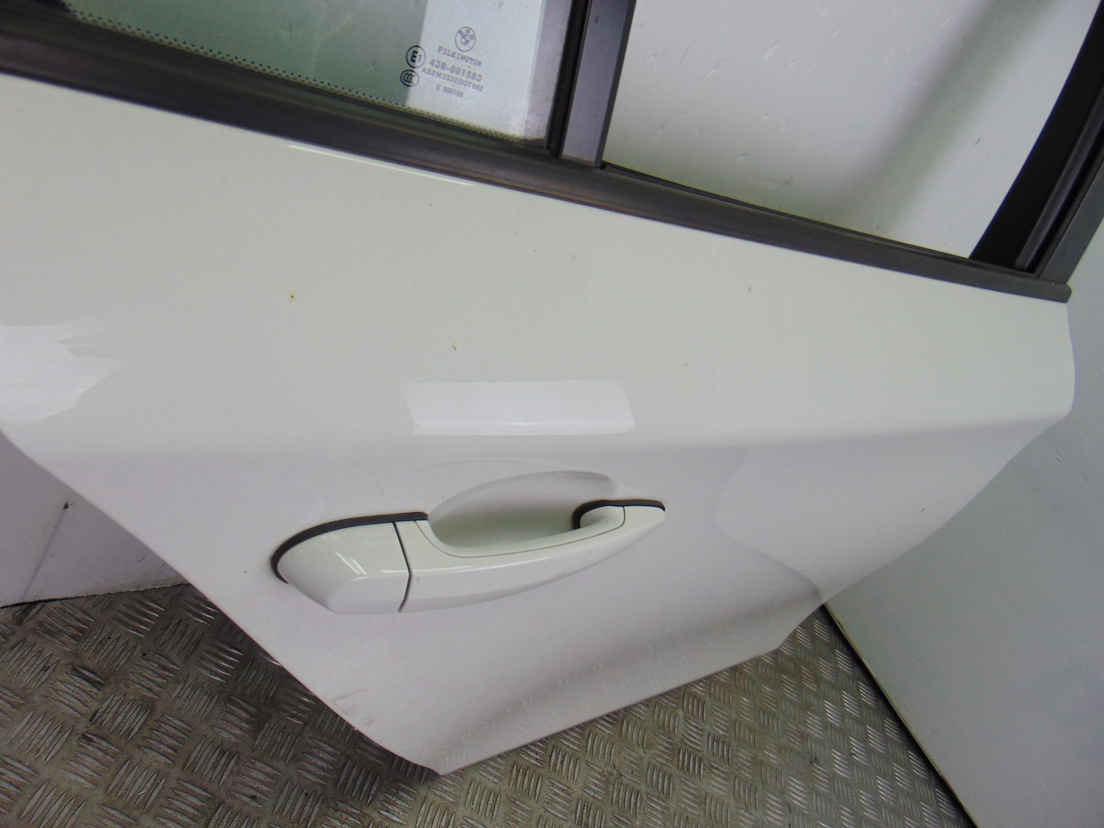 Puerta trasera derecha, BMW Serie 1 Berlina (E81/E87) 118d 2007 usado 2