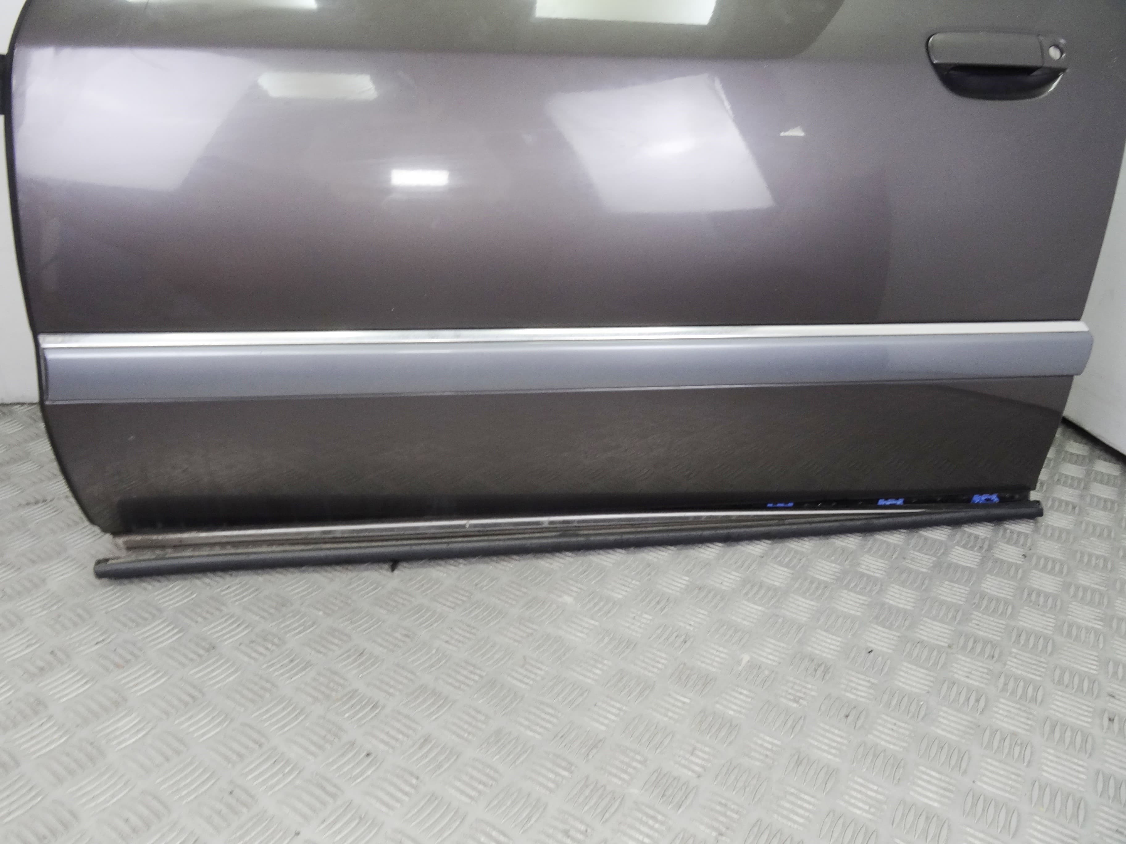 Puerta delantera izquierda, Audi A8 (D2) 2.5 TDI Quattro 2001 usado 2
