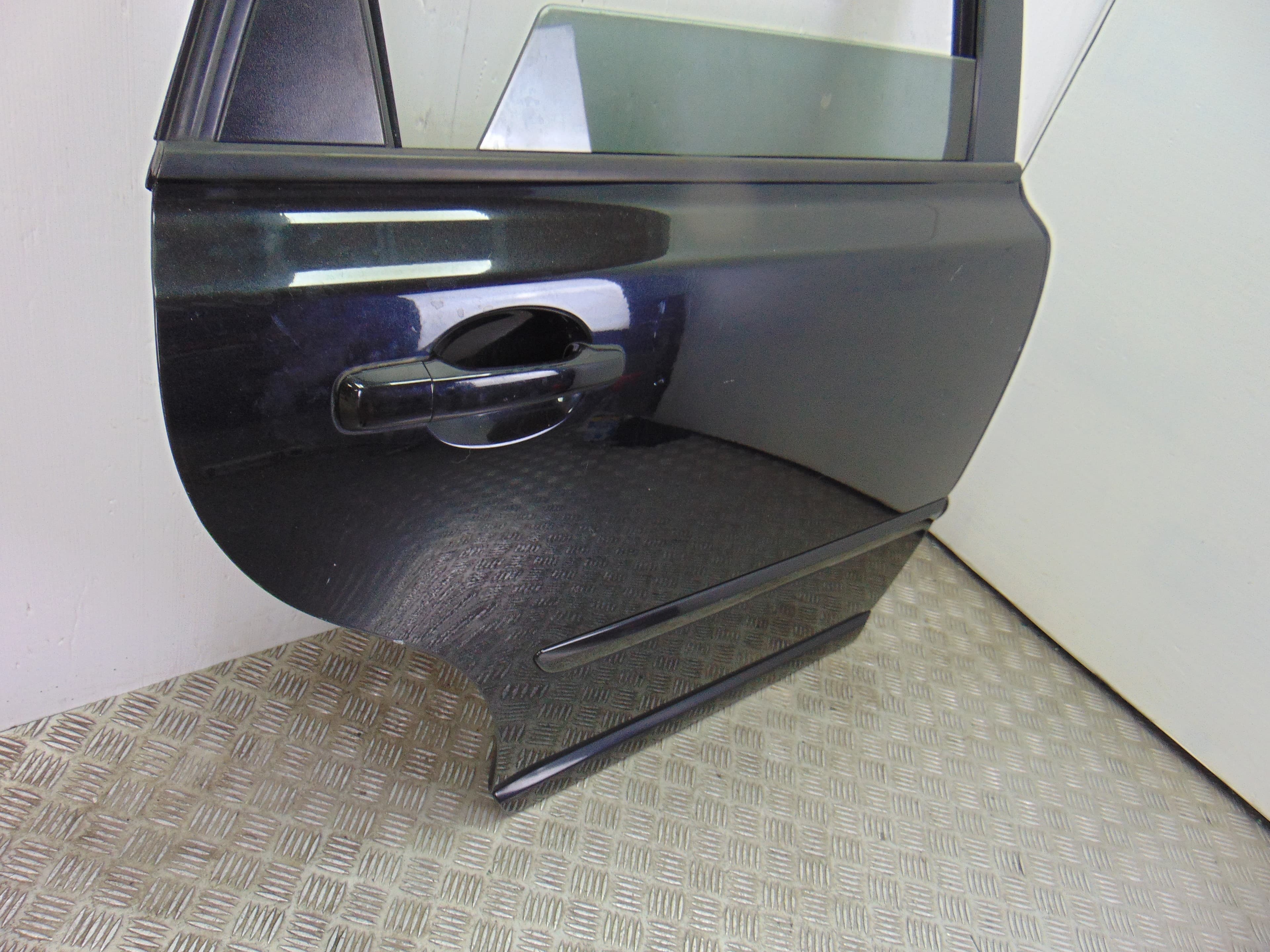 Puerta trasera derecha, Volvo V50 Familiar D4 Kinetic 2011 usado 2