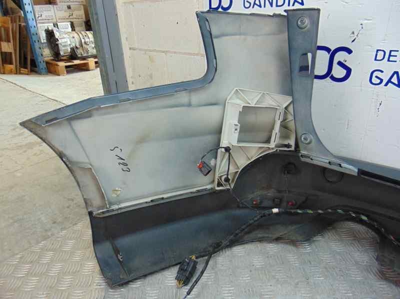 Paragolpes trasero usado 2