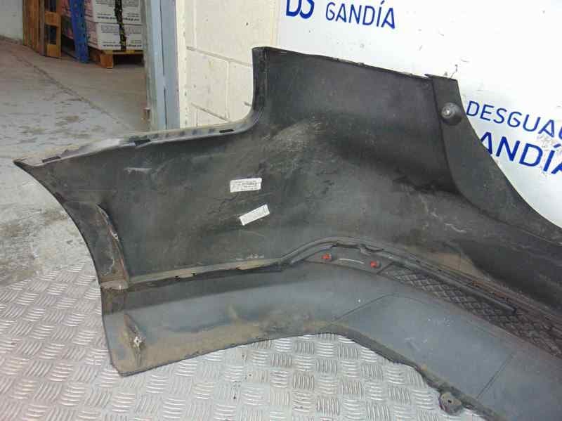Paragolpes trasero usado 2