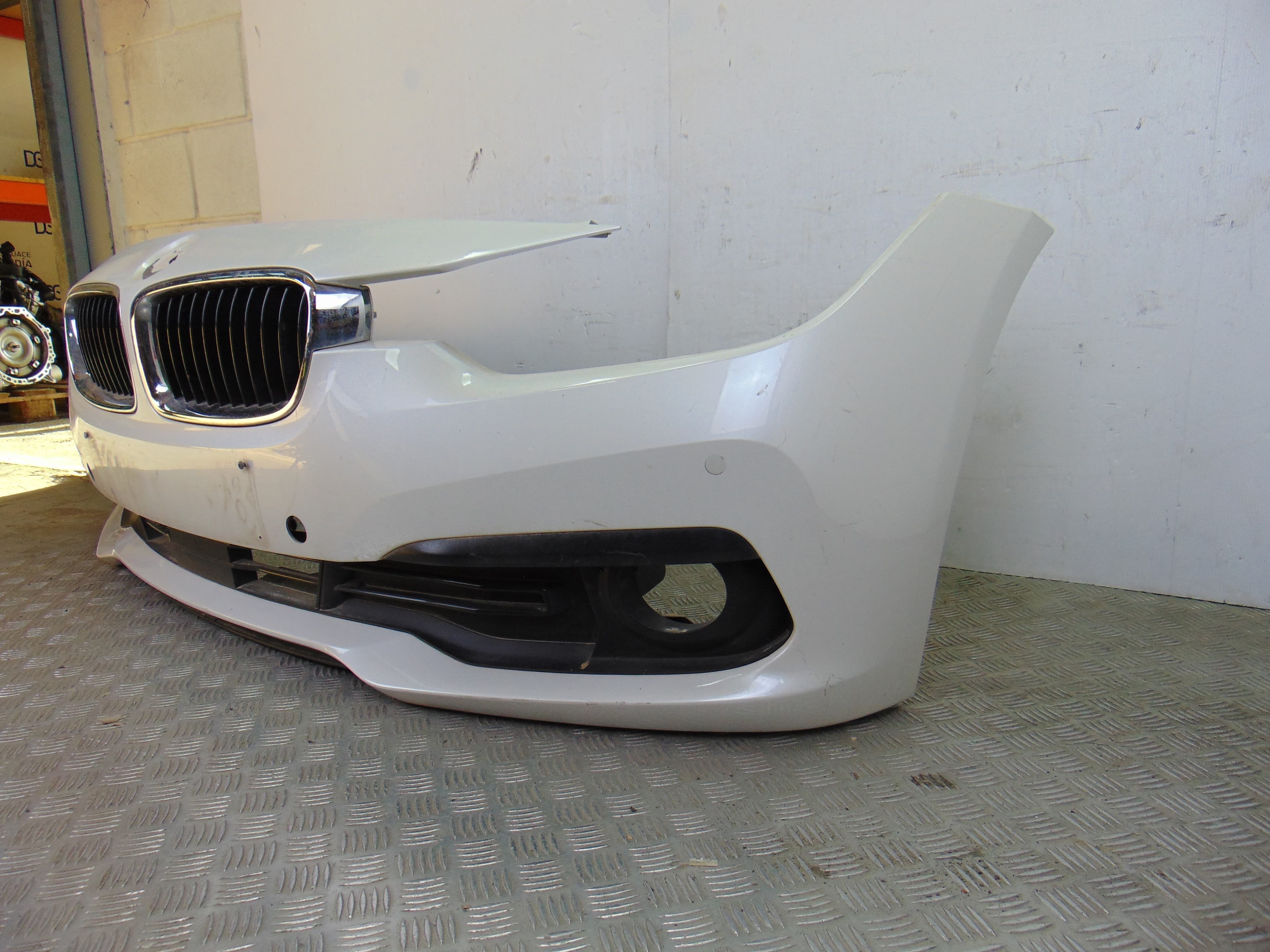 Paragolpes delantero usado 2