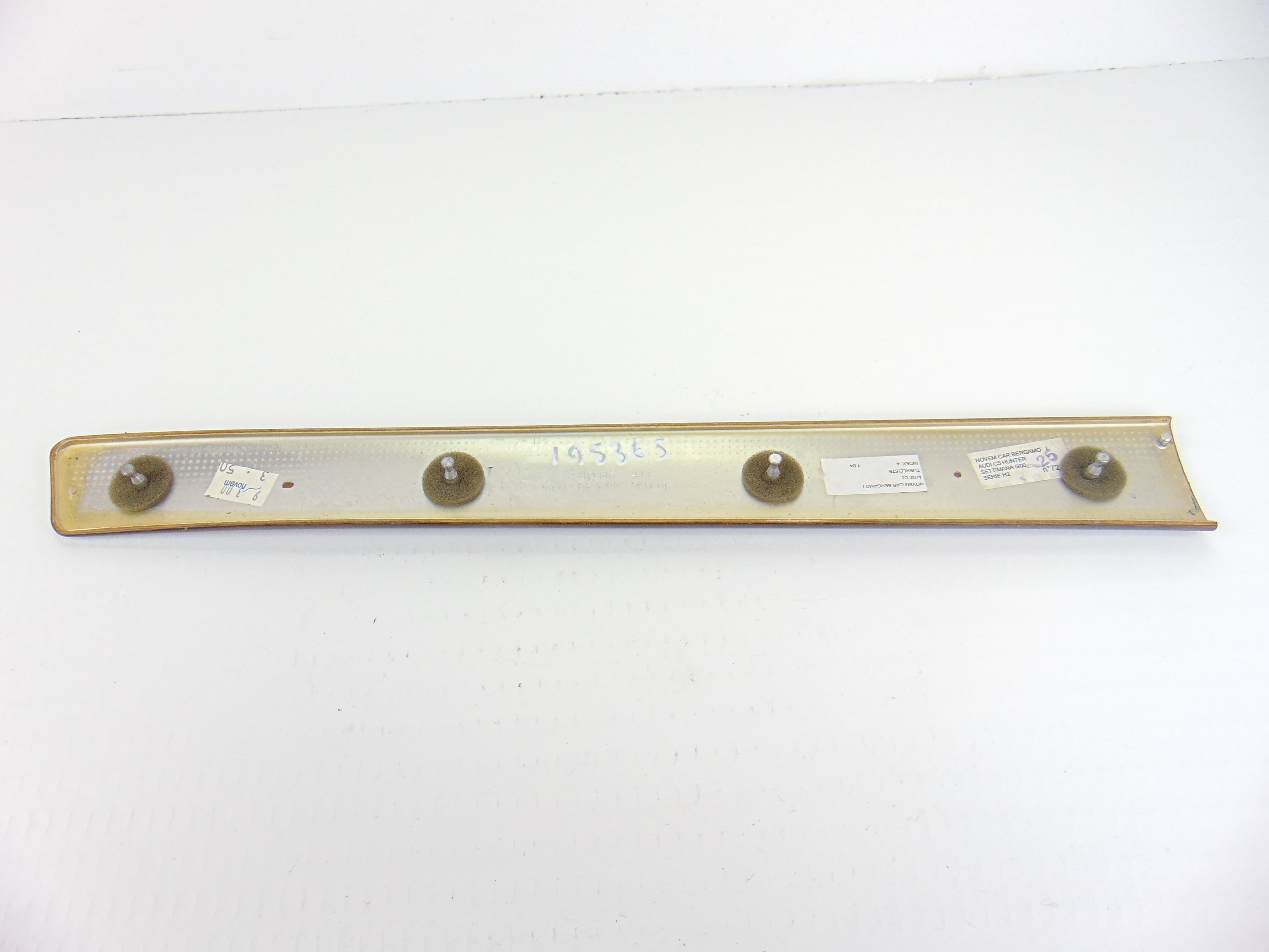Molduras delanteras, Audi A6 Avant (4B5) 3.0 2002, 4B0867410 usado 2