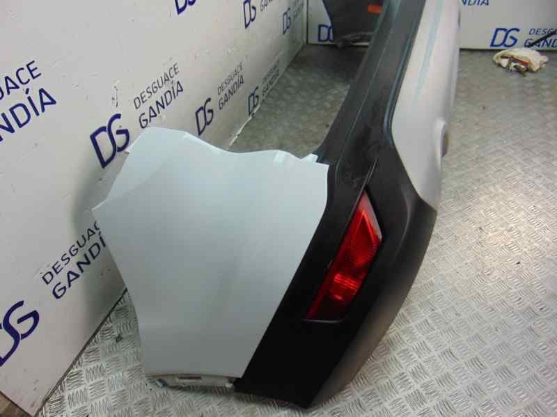 Paragolpes trasero usado 2