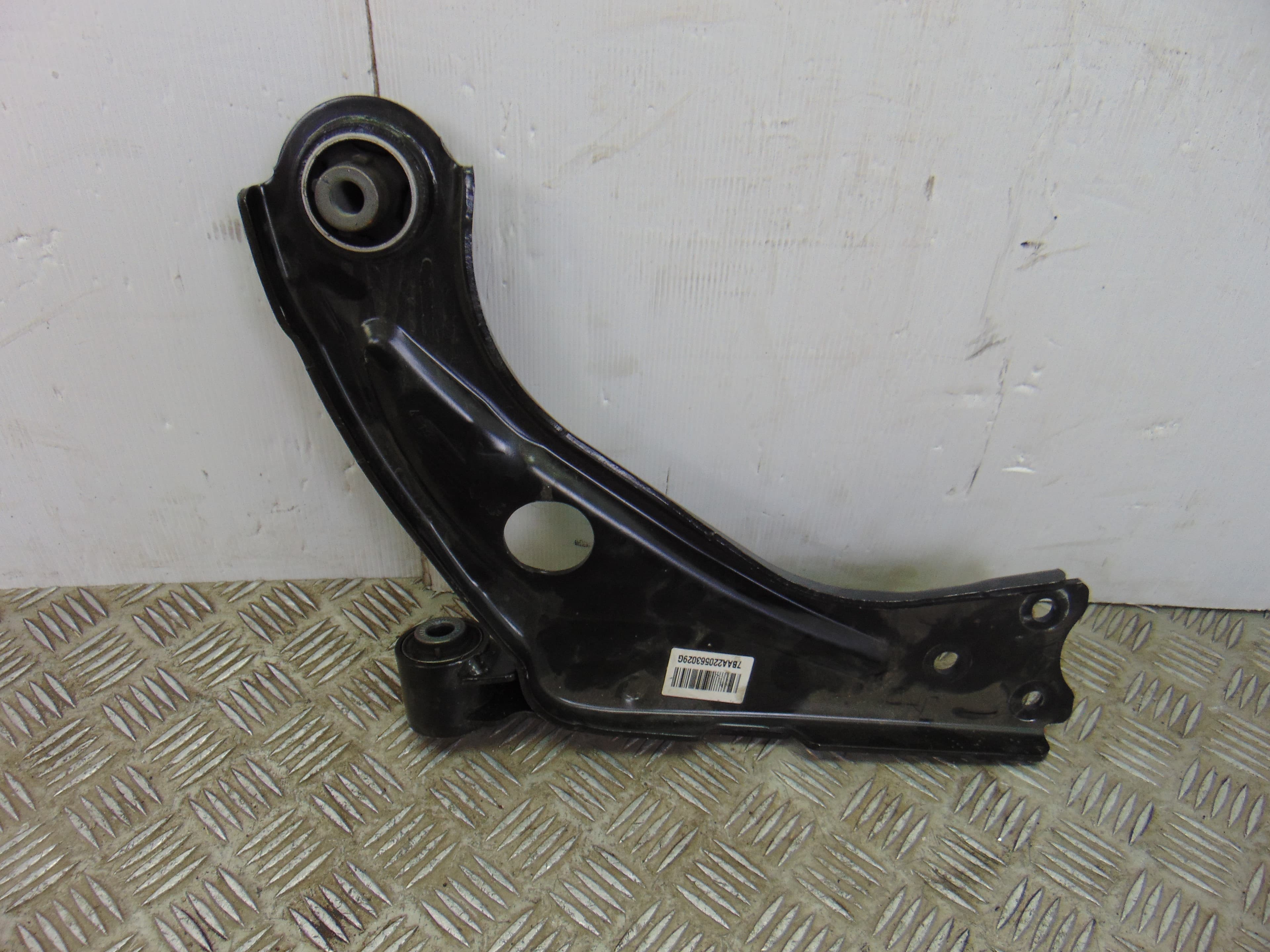 Brazo suspension inferior delantero izquierdo nuevo 2