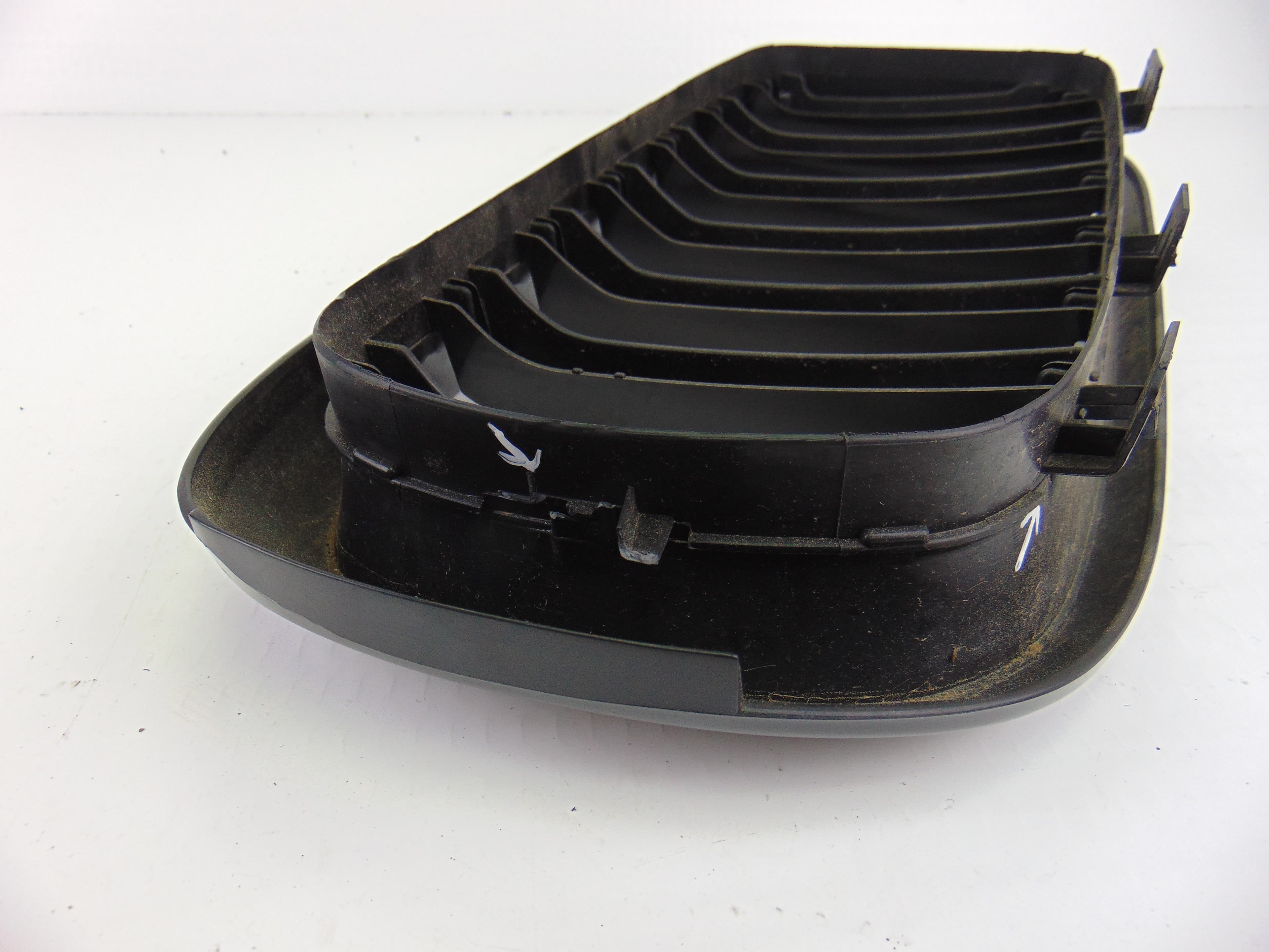Rejilla delantera, BMW Serie 1 Berlina (E81/E87) 116d 2009 usado 2