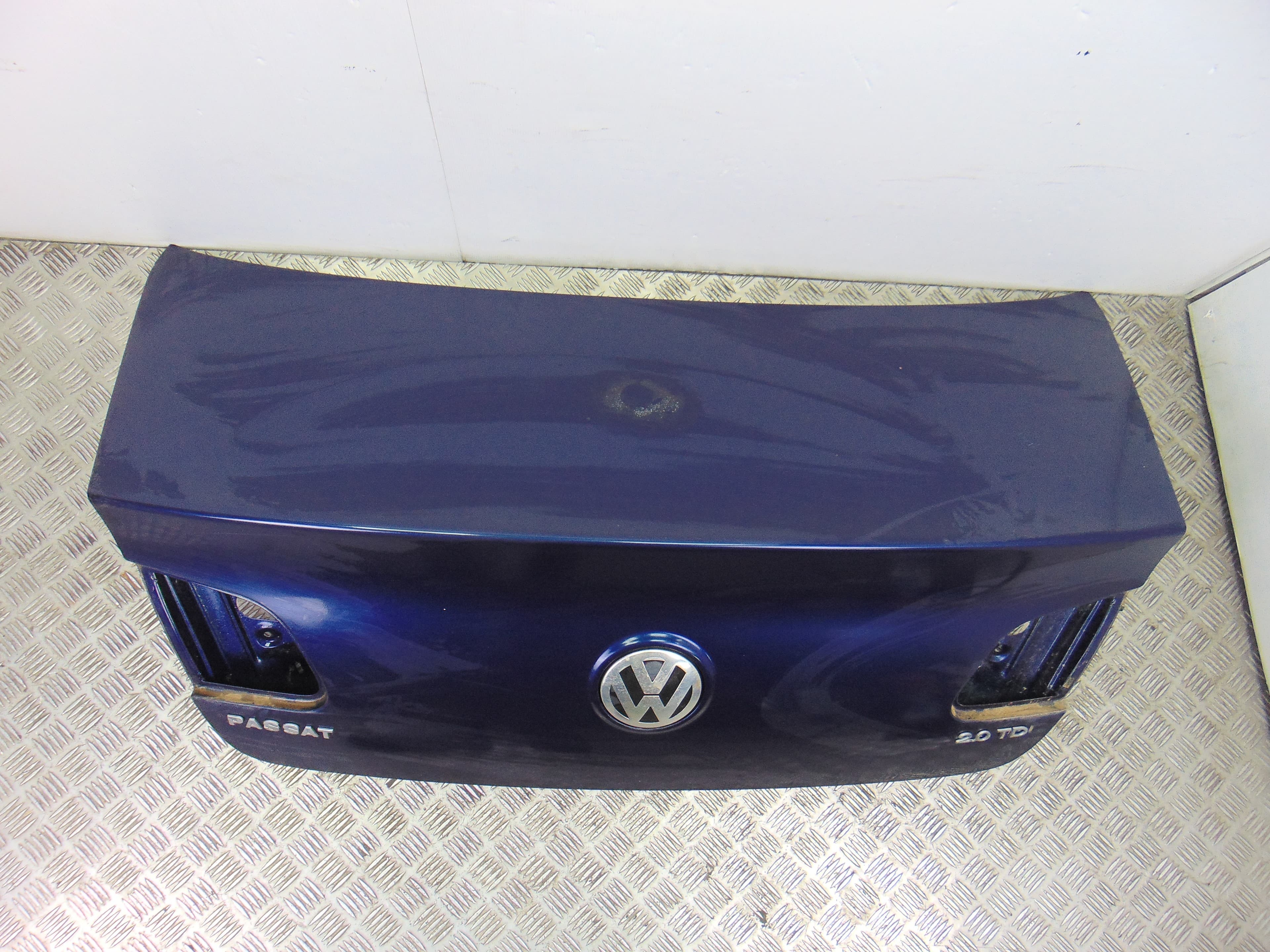 Tapa maletero, Volkswagen Passat Berlina (3C2) Advance 2005 usado 2