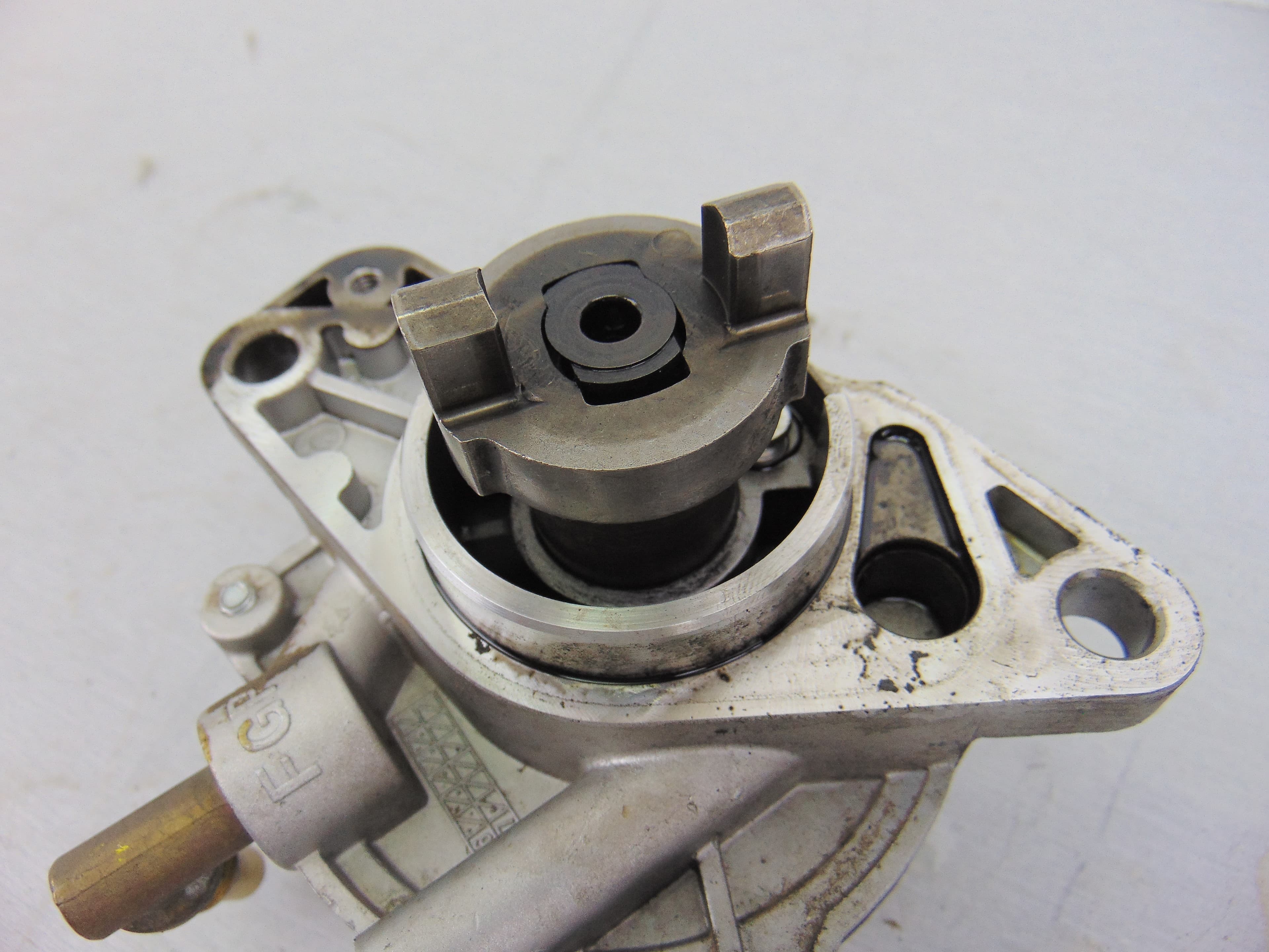 Depresor freno / bomba vacio, Opel Corsa D Sport 2008, 55193232 usado 3