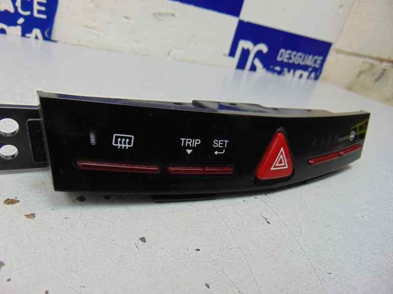 Warning, Ssangyong Tivoli Limited 4x2 2017, 85200-35002 usado 3