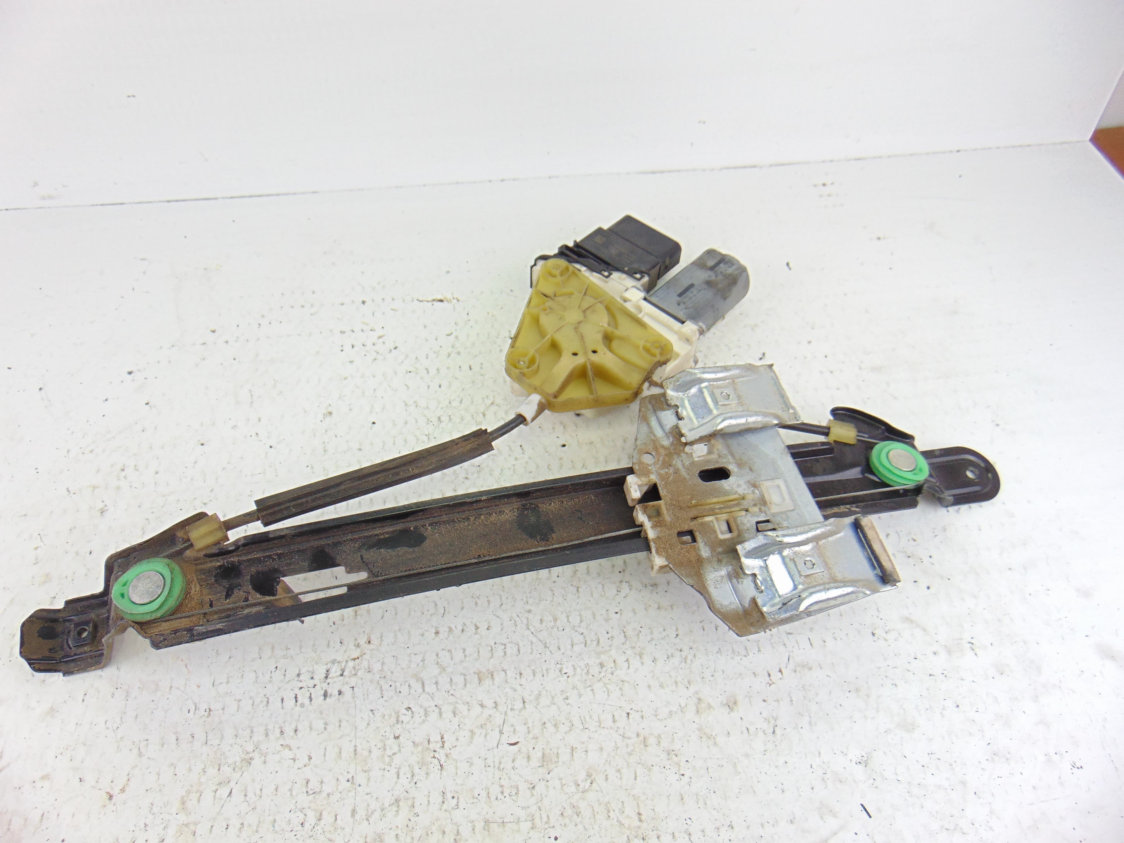 Elevalunas trasero izquierdo, Seat Leon (1P1) Reference 2006 usado 3