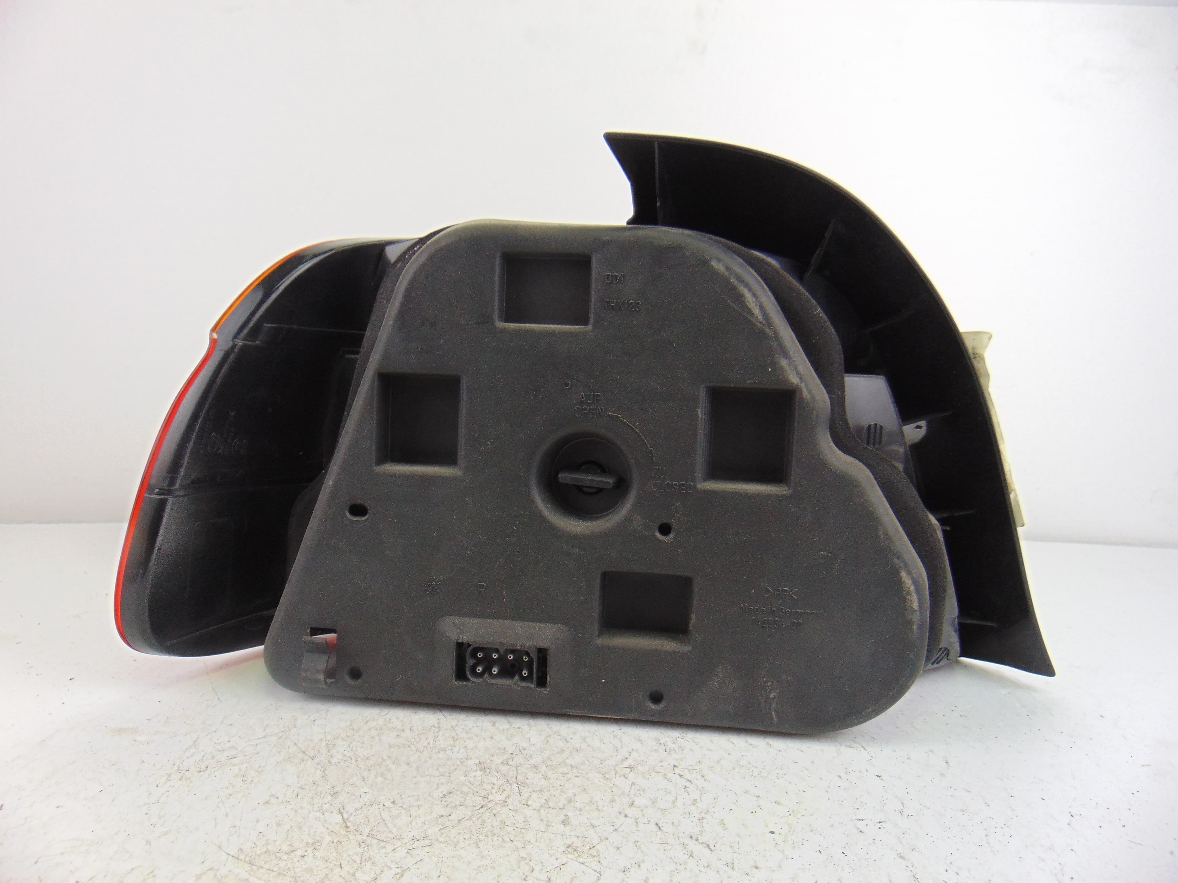 Piloto trasero derecho, BMW Serie 5 Berlina (E39) 523i 1996 usado 3