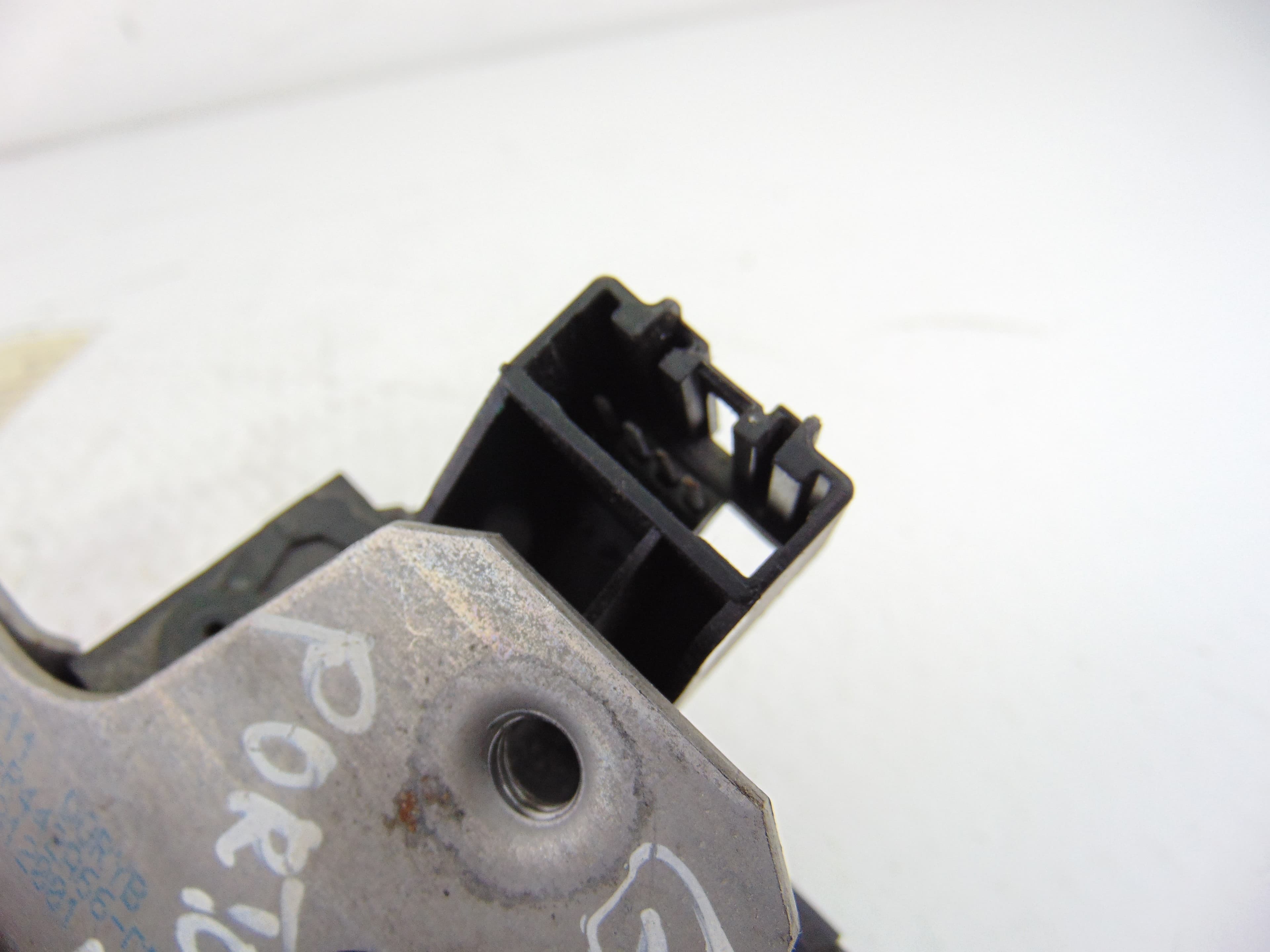 Cerradura maletero / porton, 8M51R442A66CB usado 3