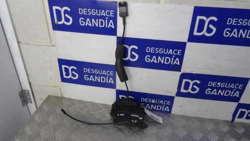 Cerradura puerta delantera derecha usado 3