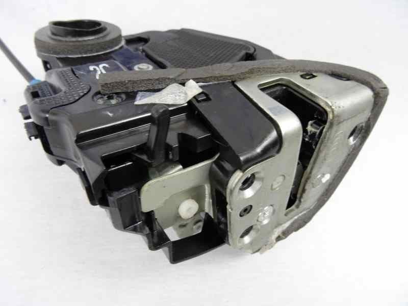 Cerradura puerta trasera derecha, Toyota Auris (E15) Sol 2007 usado 3