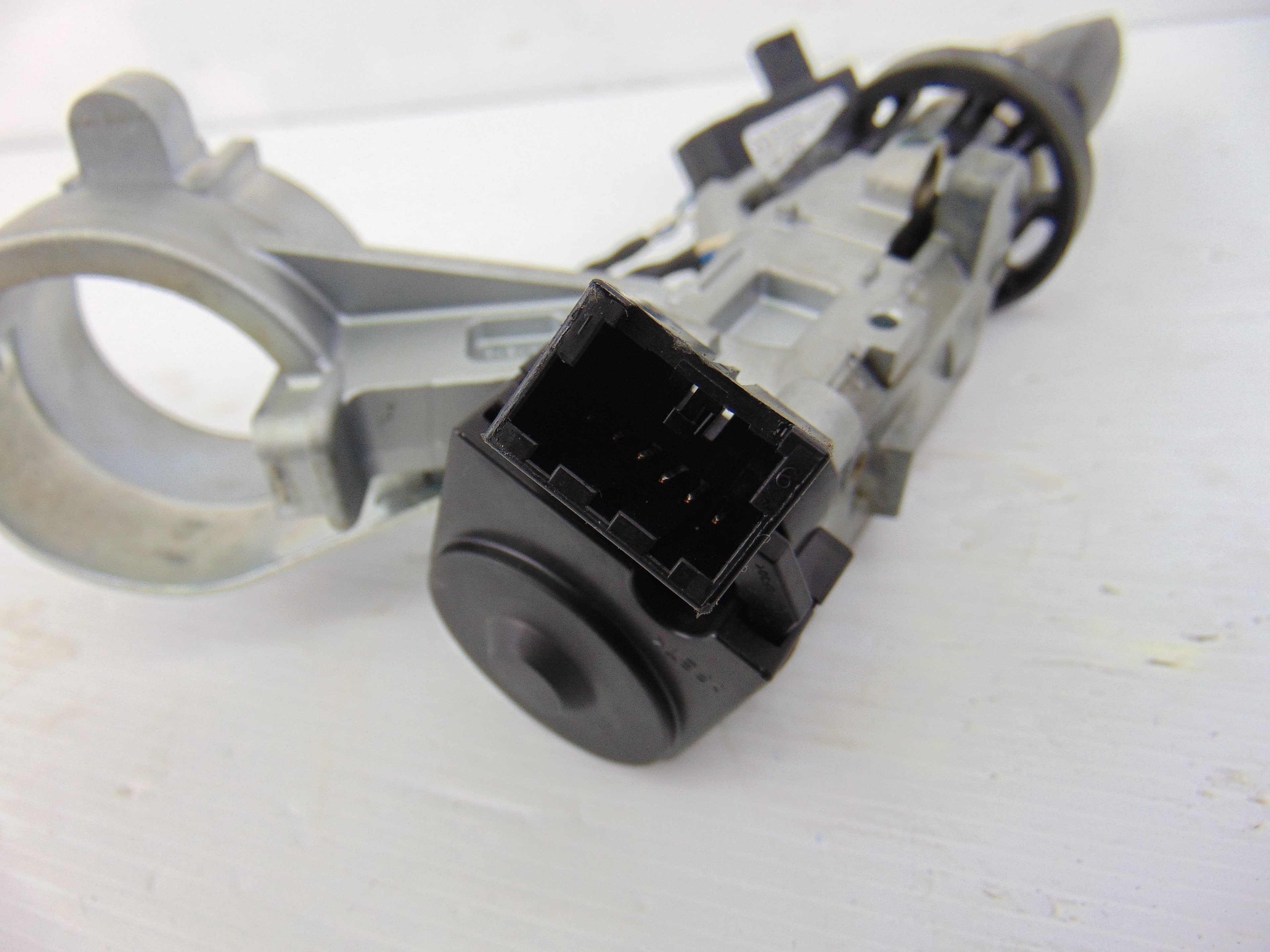 Antirrobo / llave contacto, Opel Insignia Berlina Cosmo 2010 usado 3