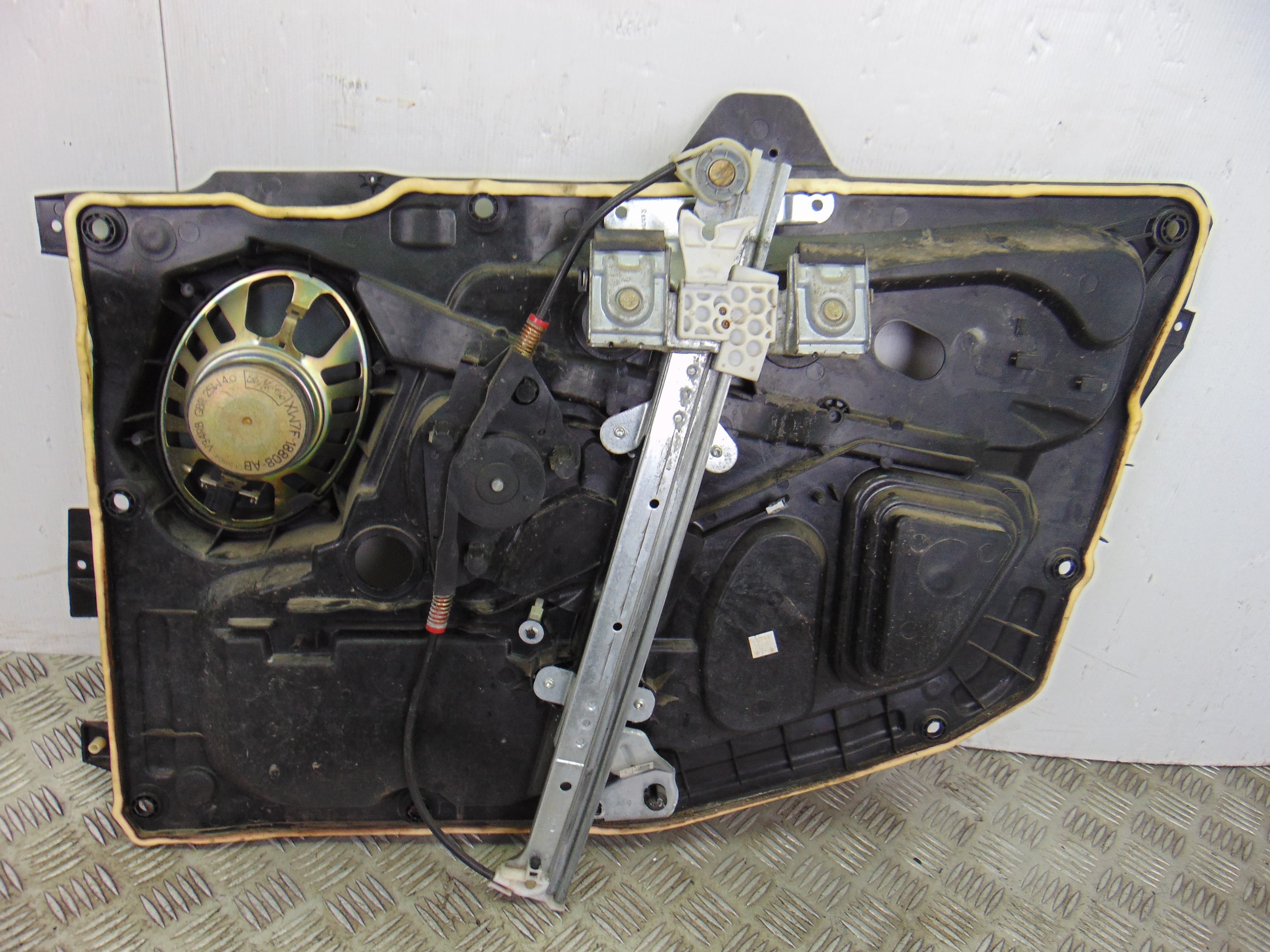 Elevalunas delantero izquierdo, Ford Fiesta (Cbk) Ambiente 2005 usado 3