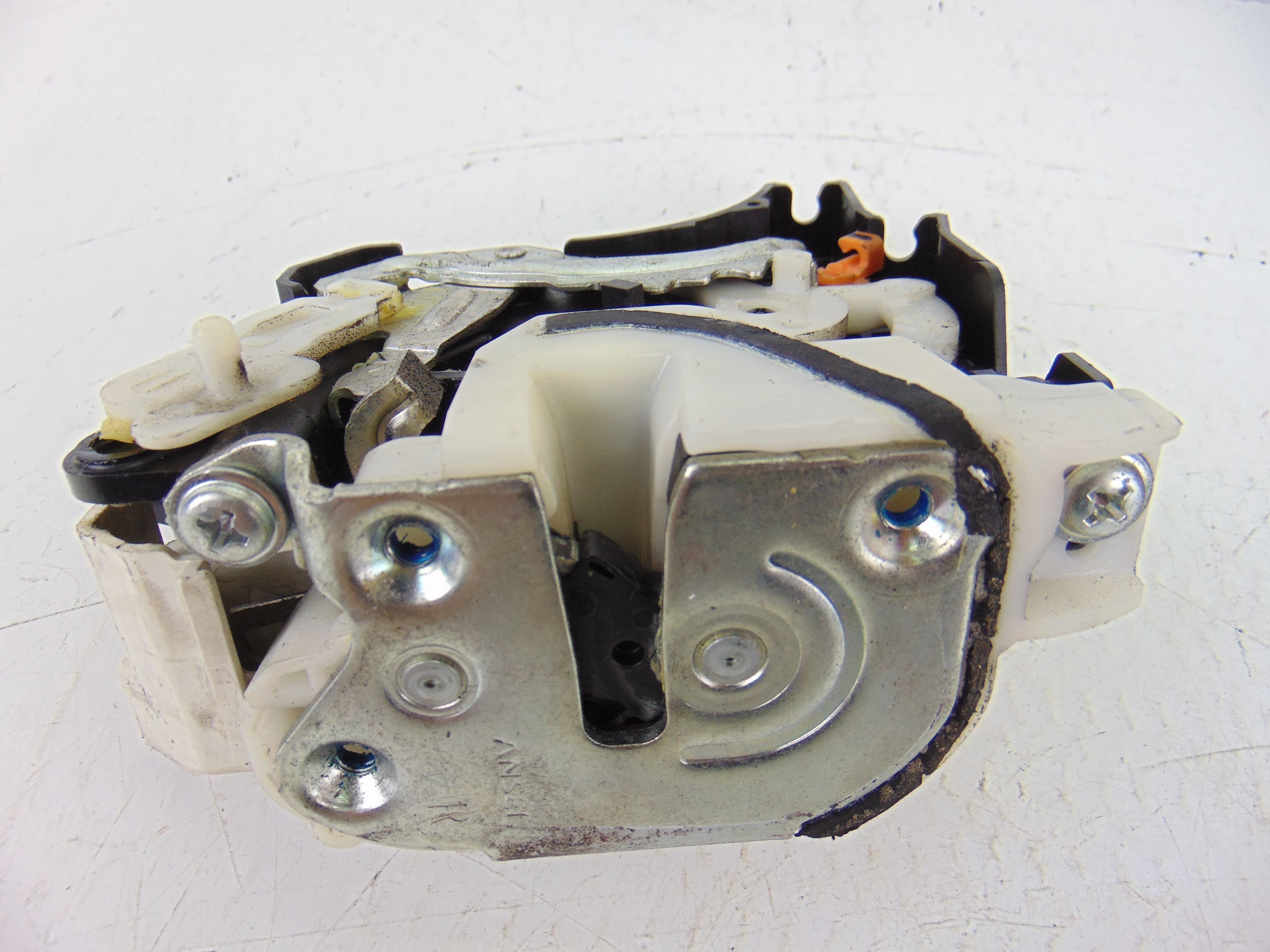 Cerradura puerta trasera derecha, Citroen C-crosser Vtr 2009 usado 3