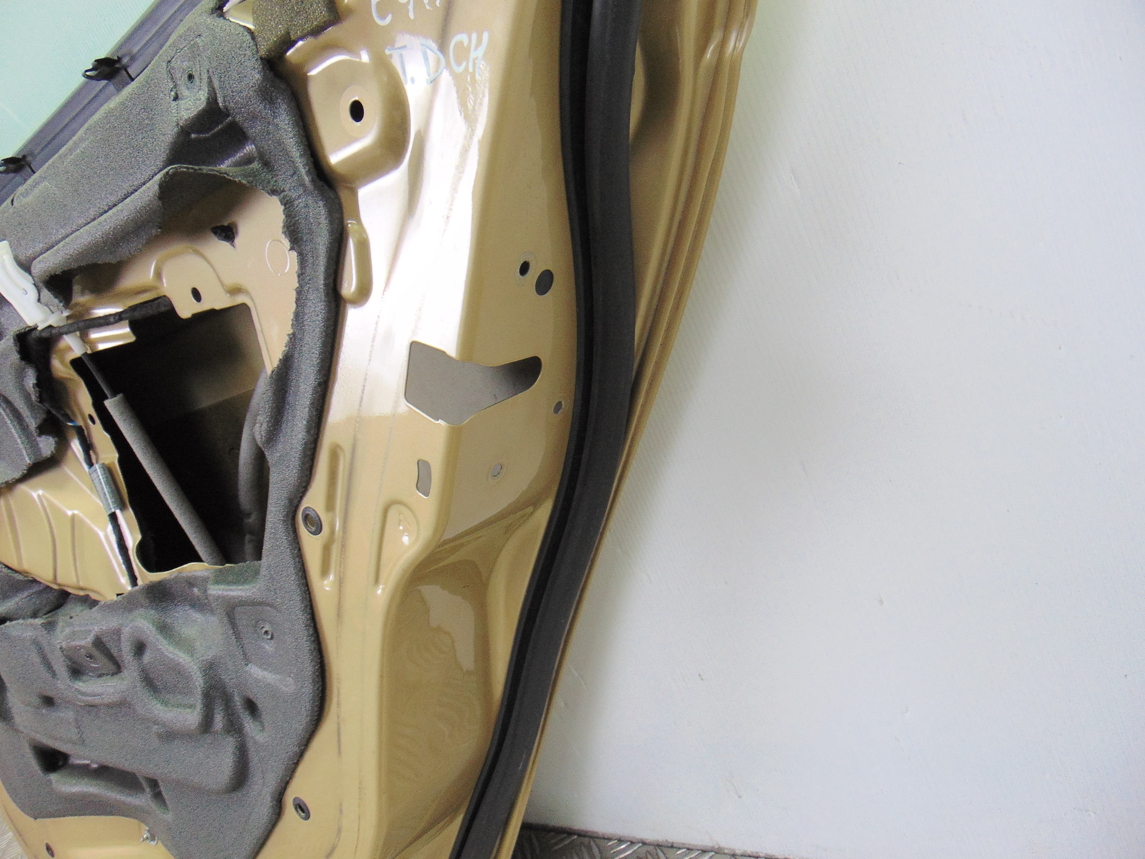 Puerta trasera derecha, BMW Serie 3 Berlina (E46) 320d 2001, Oro usado 3