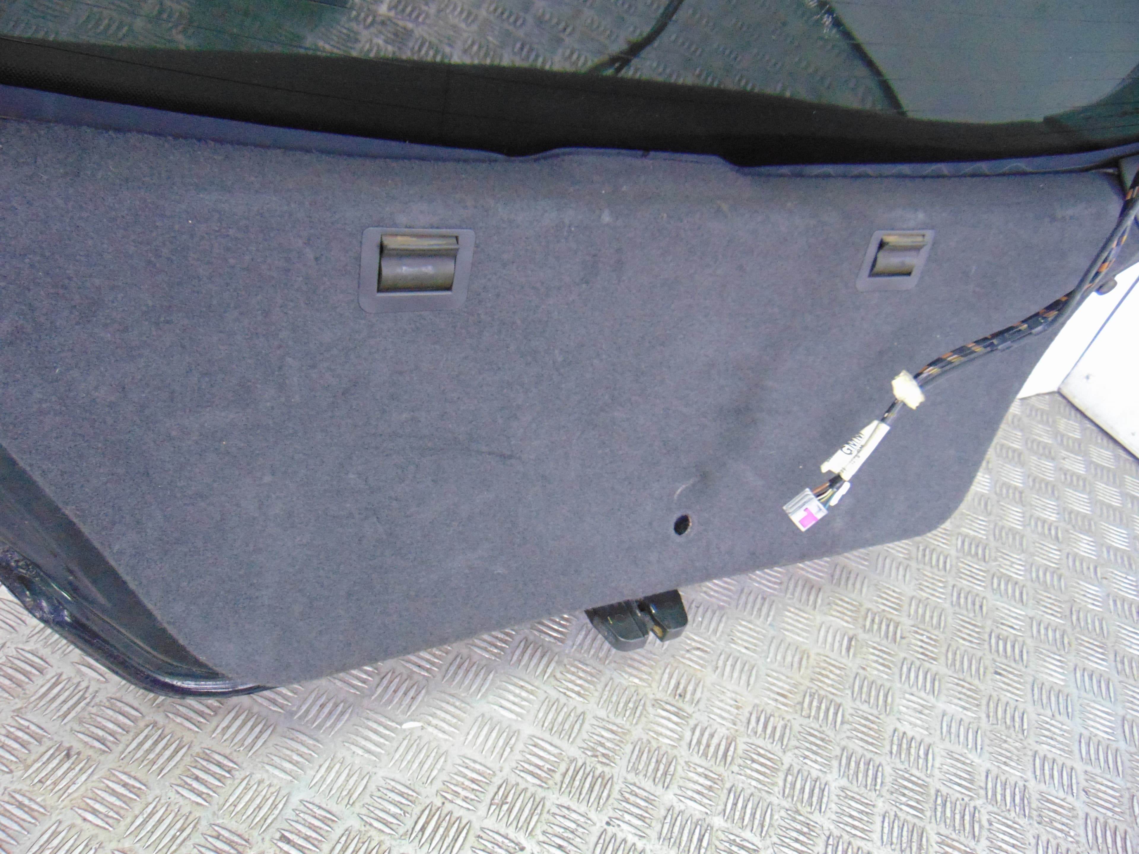 Porton trasero, Opel Astra H Berlina Sport 2005 usado 3