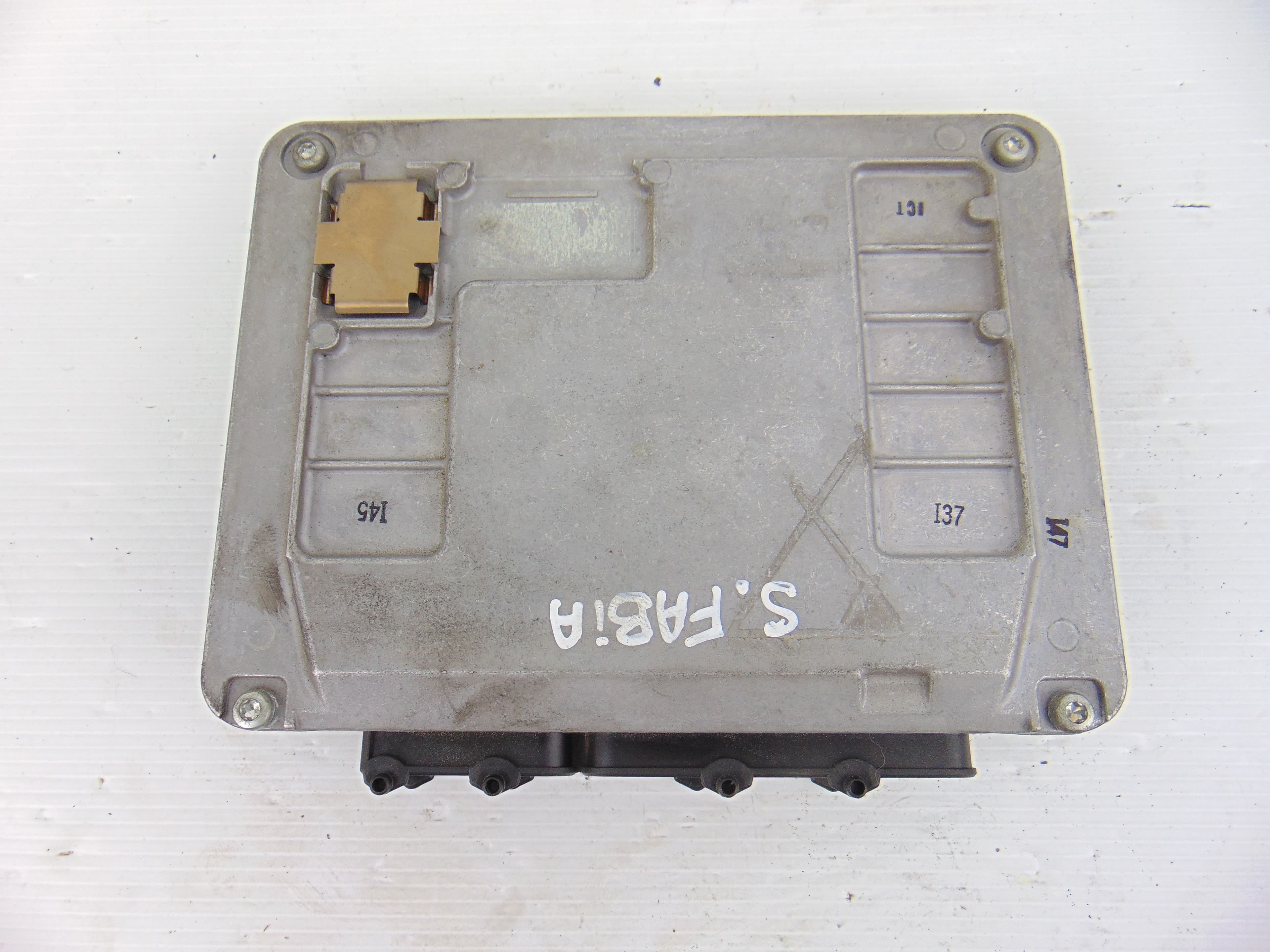 Centralita motor uce, Skoda Fabia (5J2) Active 2009, 03D906023N usado 3