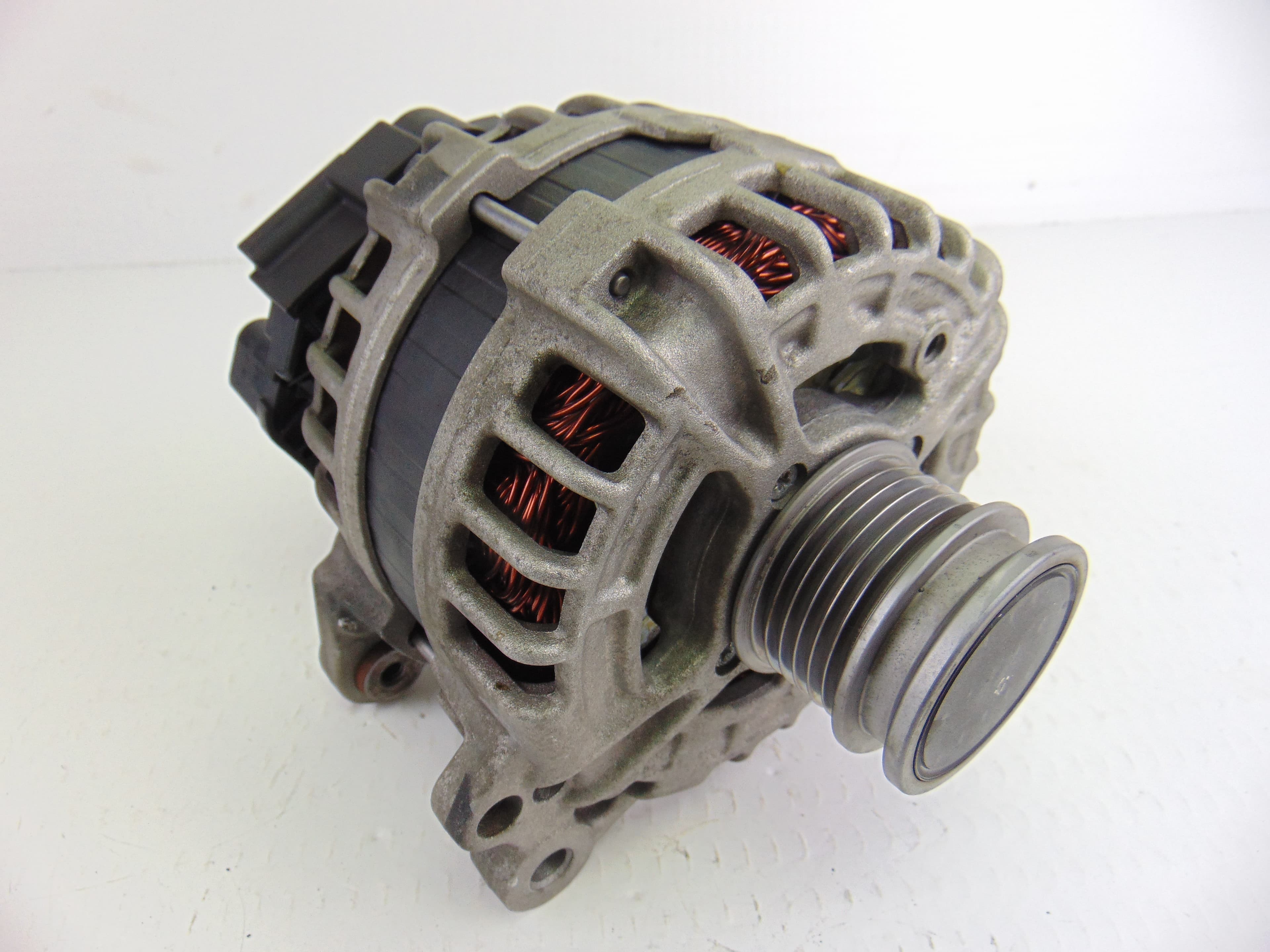 Alternador, 04E903023J usado 3