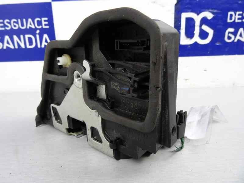 Cerradura puerta trasera izquierda usado 3