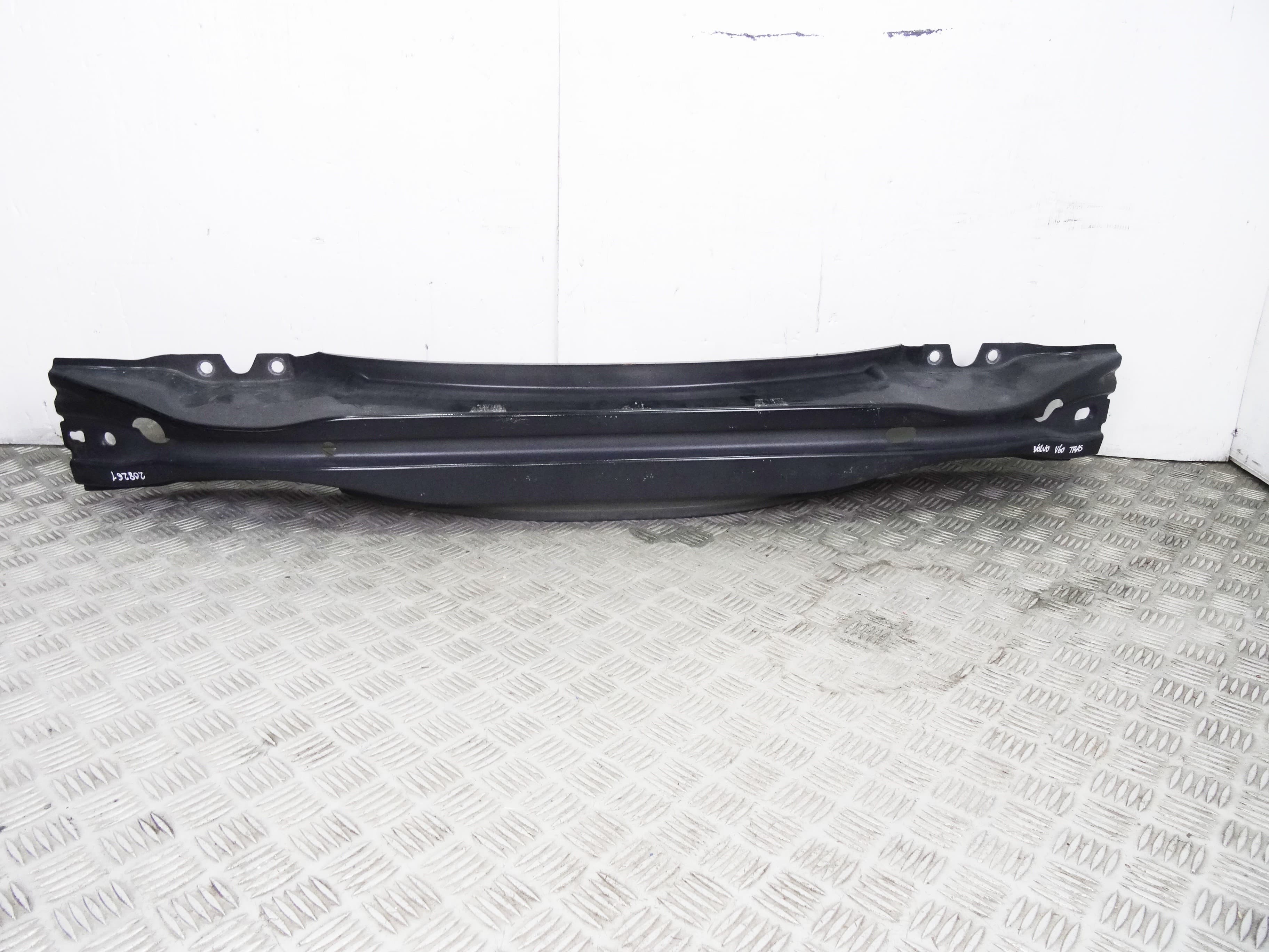 Refuerzo paragolpes trasero, Volvo V60 Familiar Summum 2014 usado 3