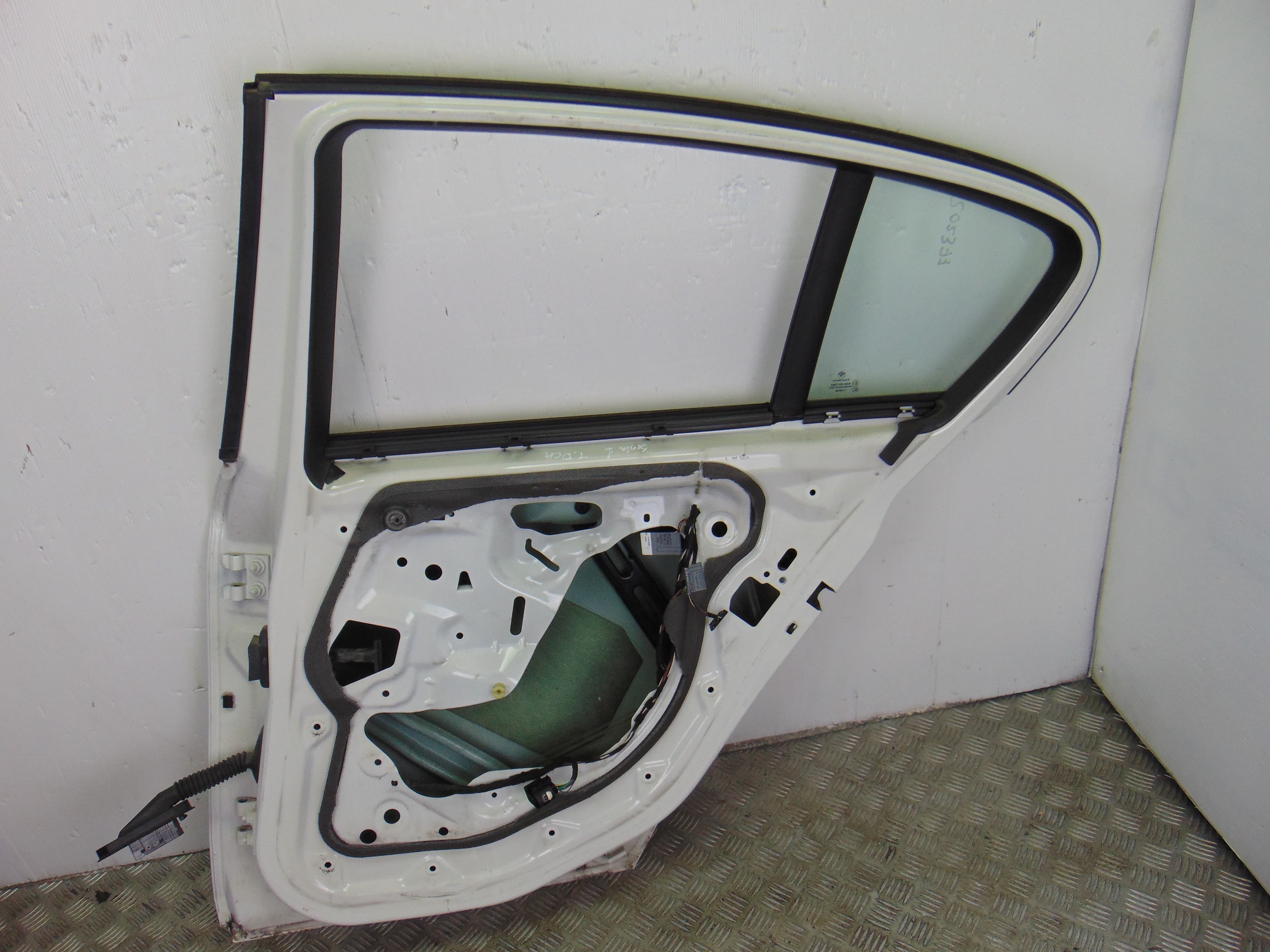 Puerta trasera derecha, BMW Serie 1 Berlina (E81/E87) 118d 2007 usado 3