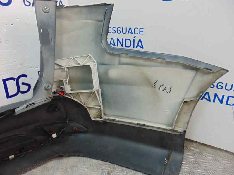 Paragolpes trasero usado 3