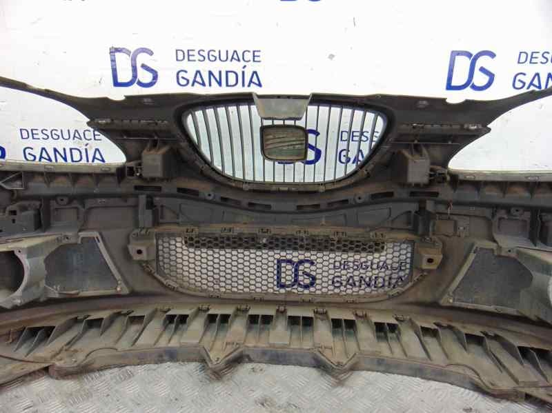 Paragolpes delantero usado 3