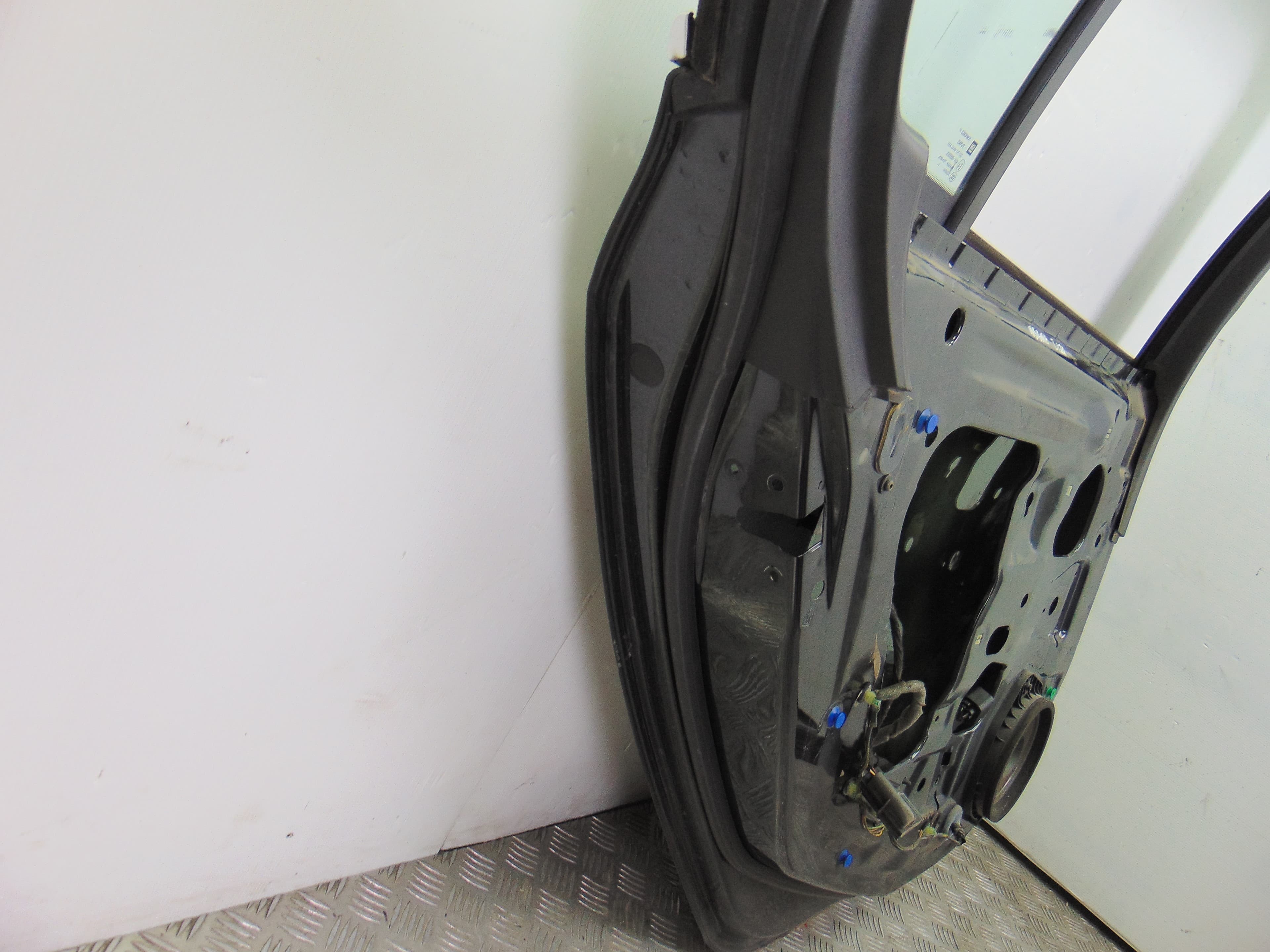 Puerta trasera izquierda, Opel Insignia Berlina Cosmo 2010 usado 3