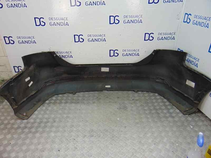 Paragolpes trasero usado 3