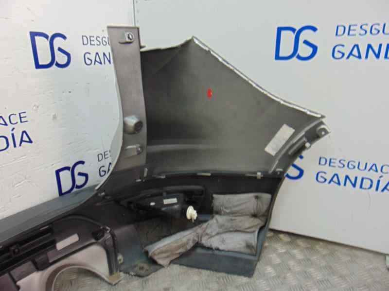 Paragolpes trasero usado 3