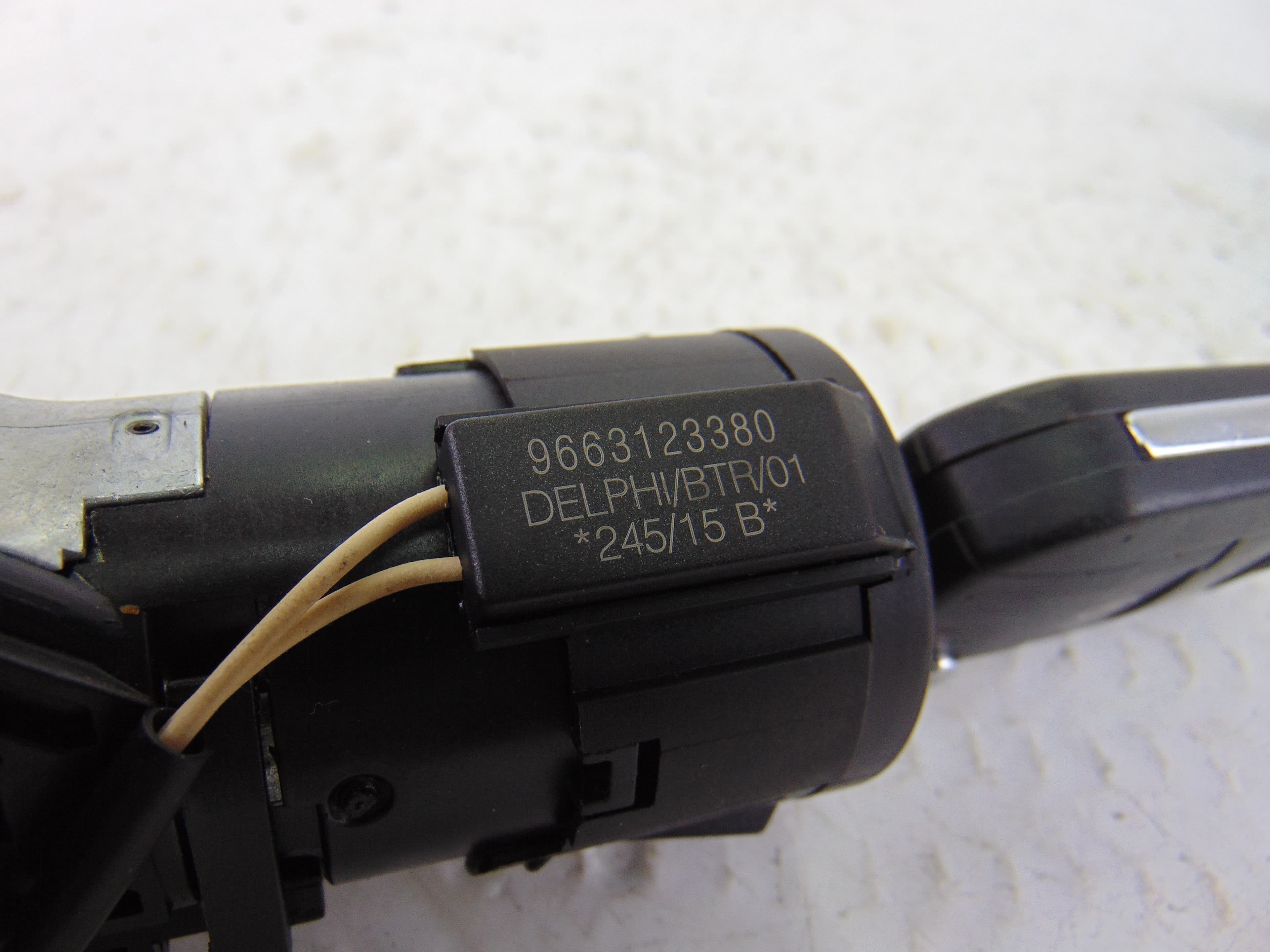 Antirrobo / llave contacto, Peugeot 308 Style 2015, 9663123380 usado 3