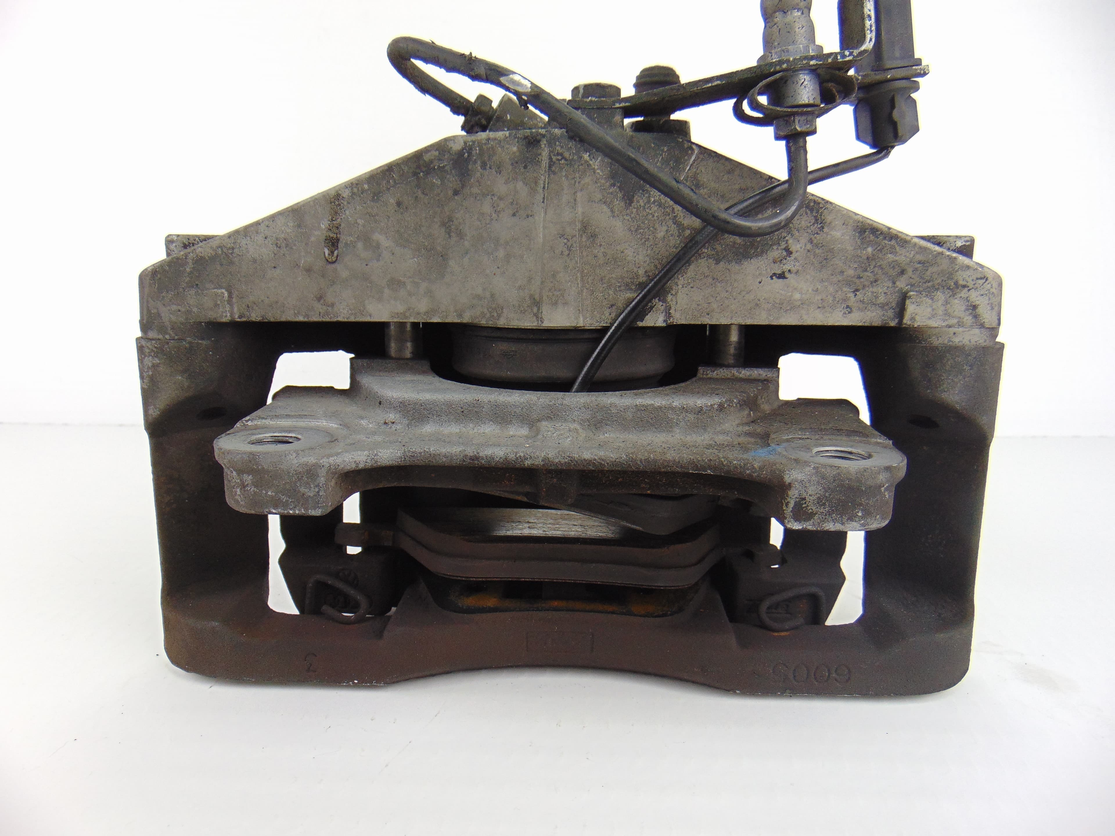 Pinza de freno delantera izquierda, Audi A6 Avant (4B5) 3.0 2002 usado 3