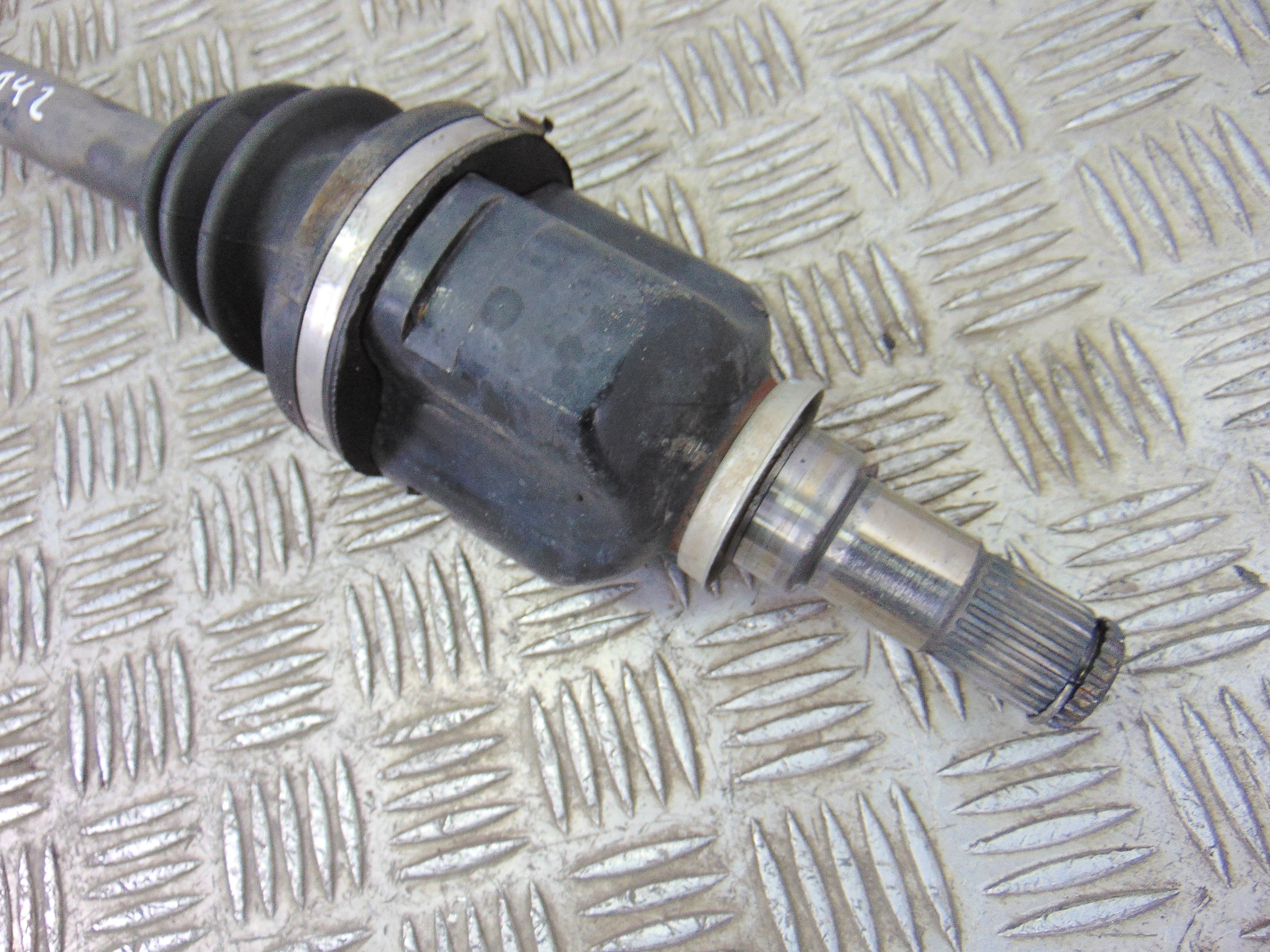Transmision delantera izquierda, Toyota Auris (E15) Luna 2008 usado 3