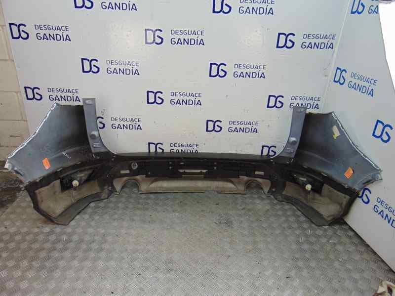 Paragolpes trasero usado 3