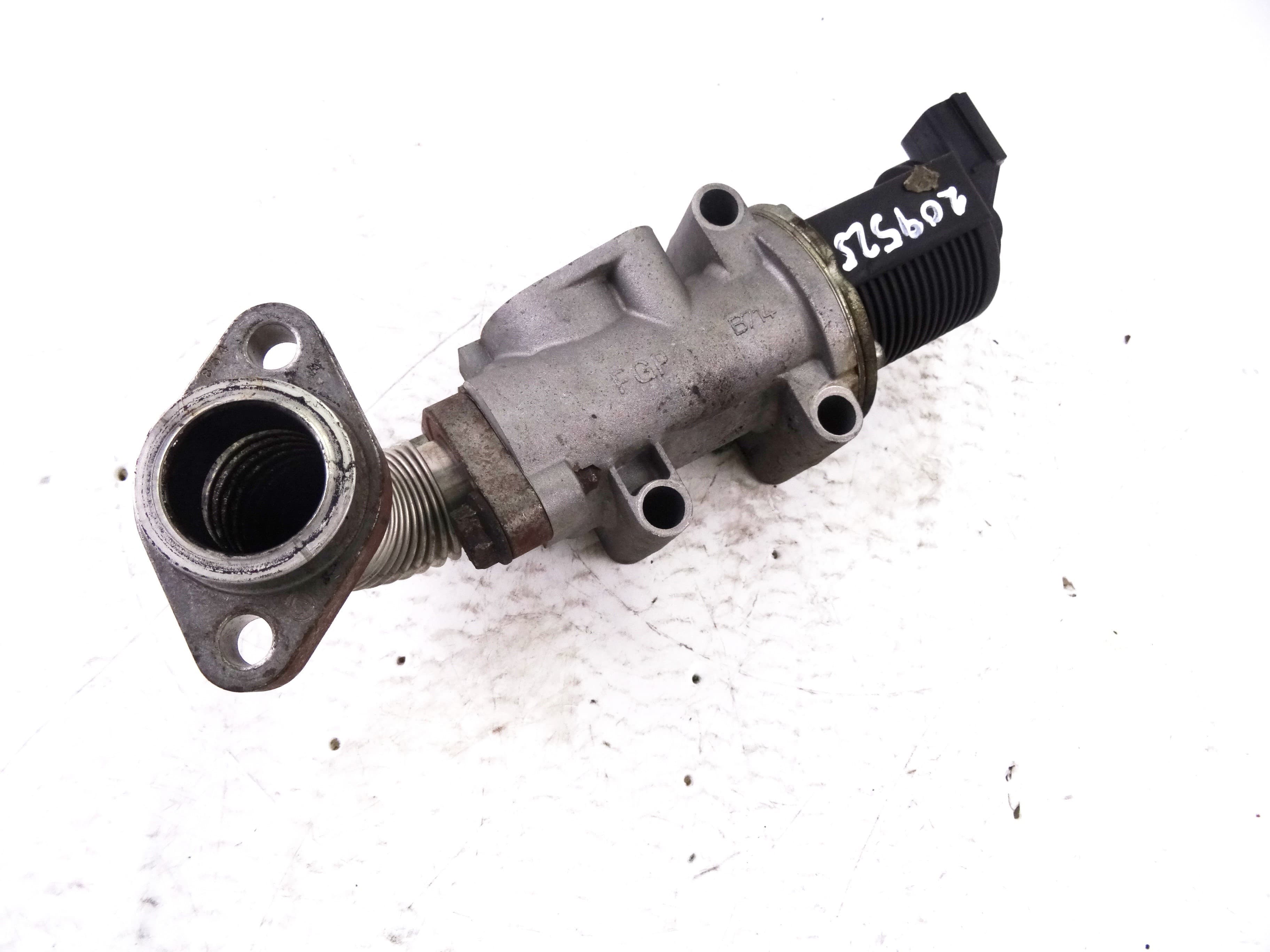 Valvula EGR, Opel Vectra C Berlina Cosmo 2006 usado 3