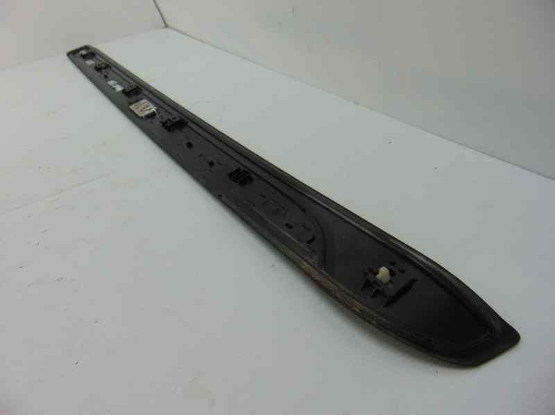 Moldura, BMW Serie 1 Berlina (E81/E87) 118d 2008, 60829010 usado 3